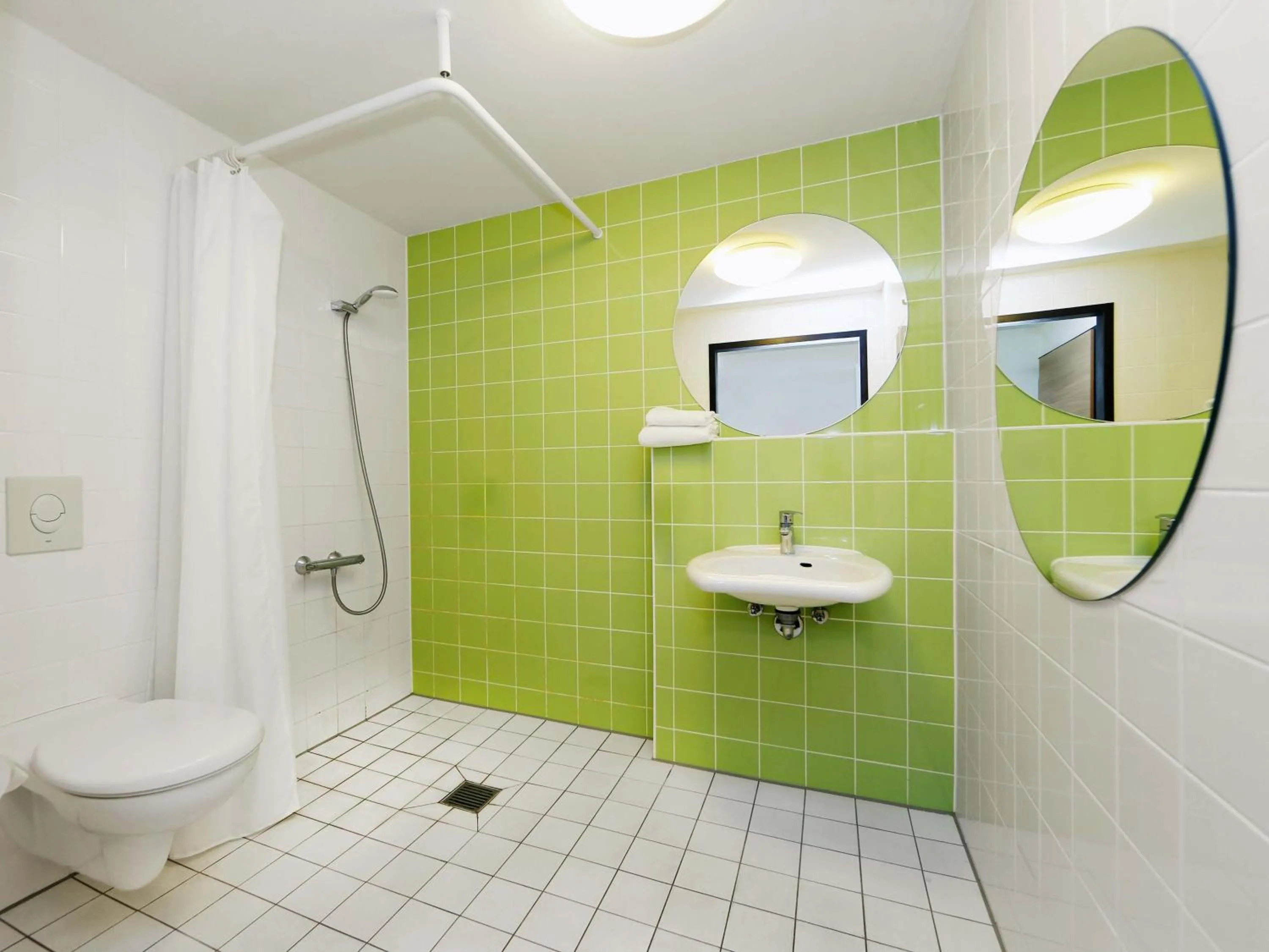 Bathroom in B&B HOTEL Berlin-Potsdamer Platz