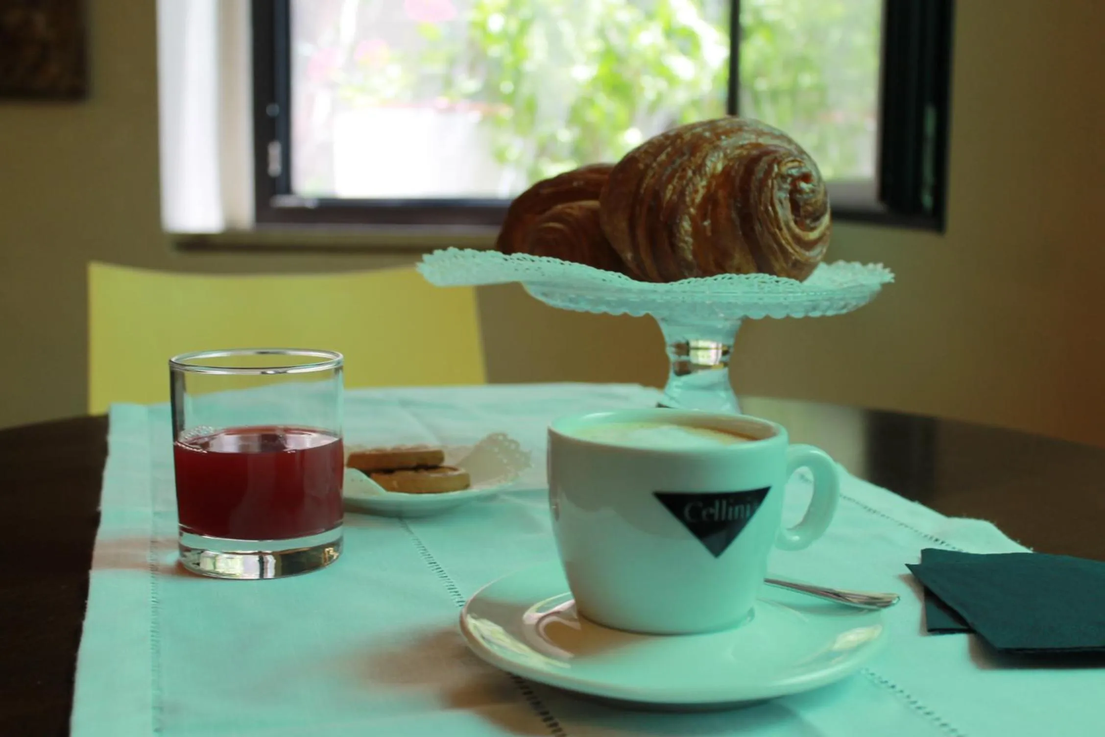 Breakfast in Hotel Touring