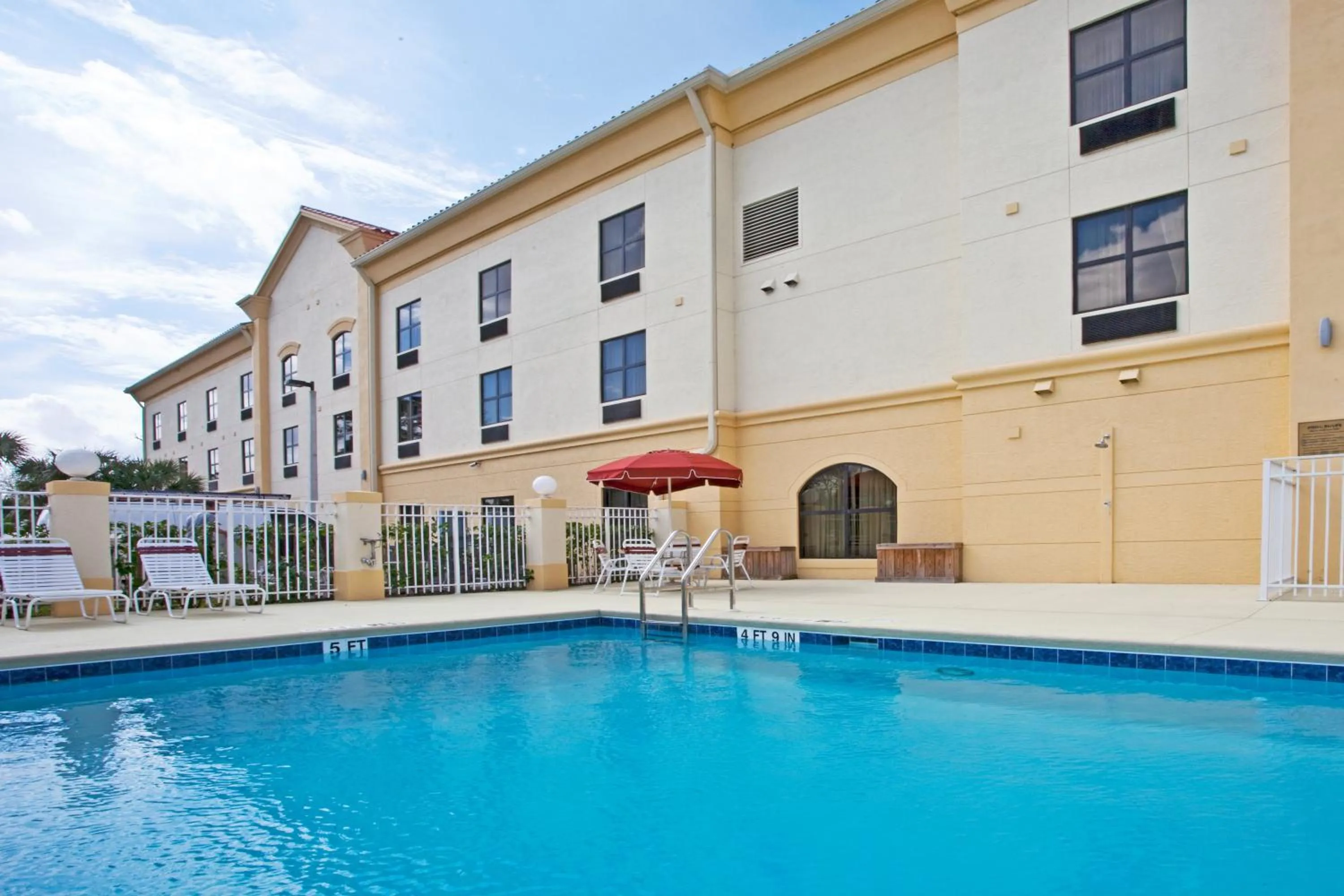 Swimming pool in Holiday Inn Express Stuart by IHG