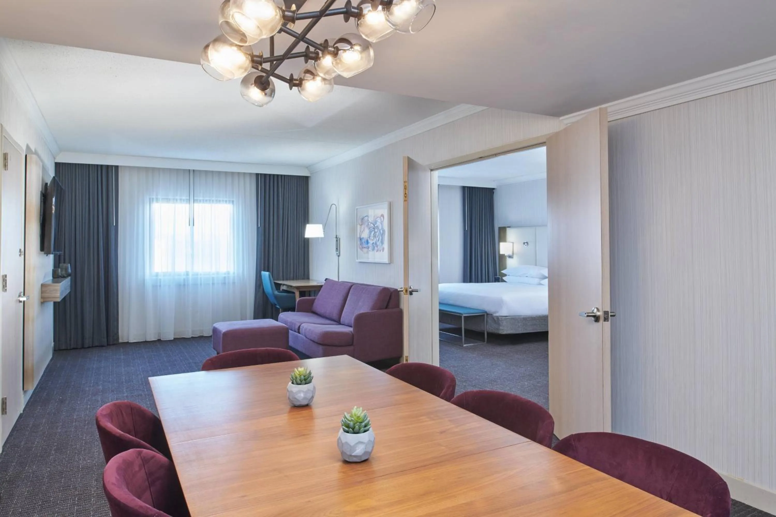 Photo of the whole room, Bed in Delta Hotels by Marriott Detroit Novi