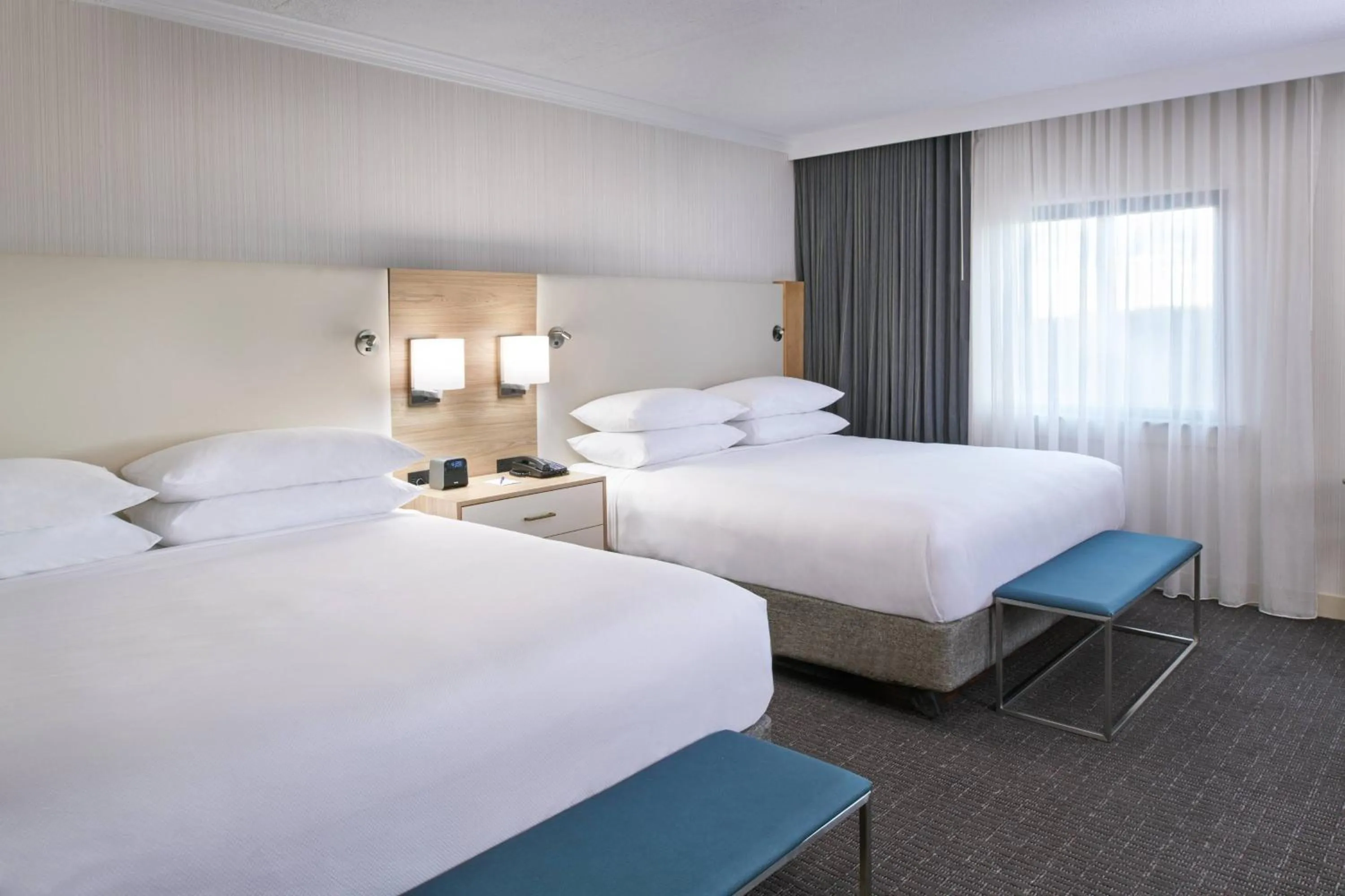 Photo of the whole room, Bed in Delta Hotels by Marriott Detroit Novi