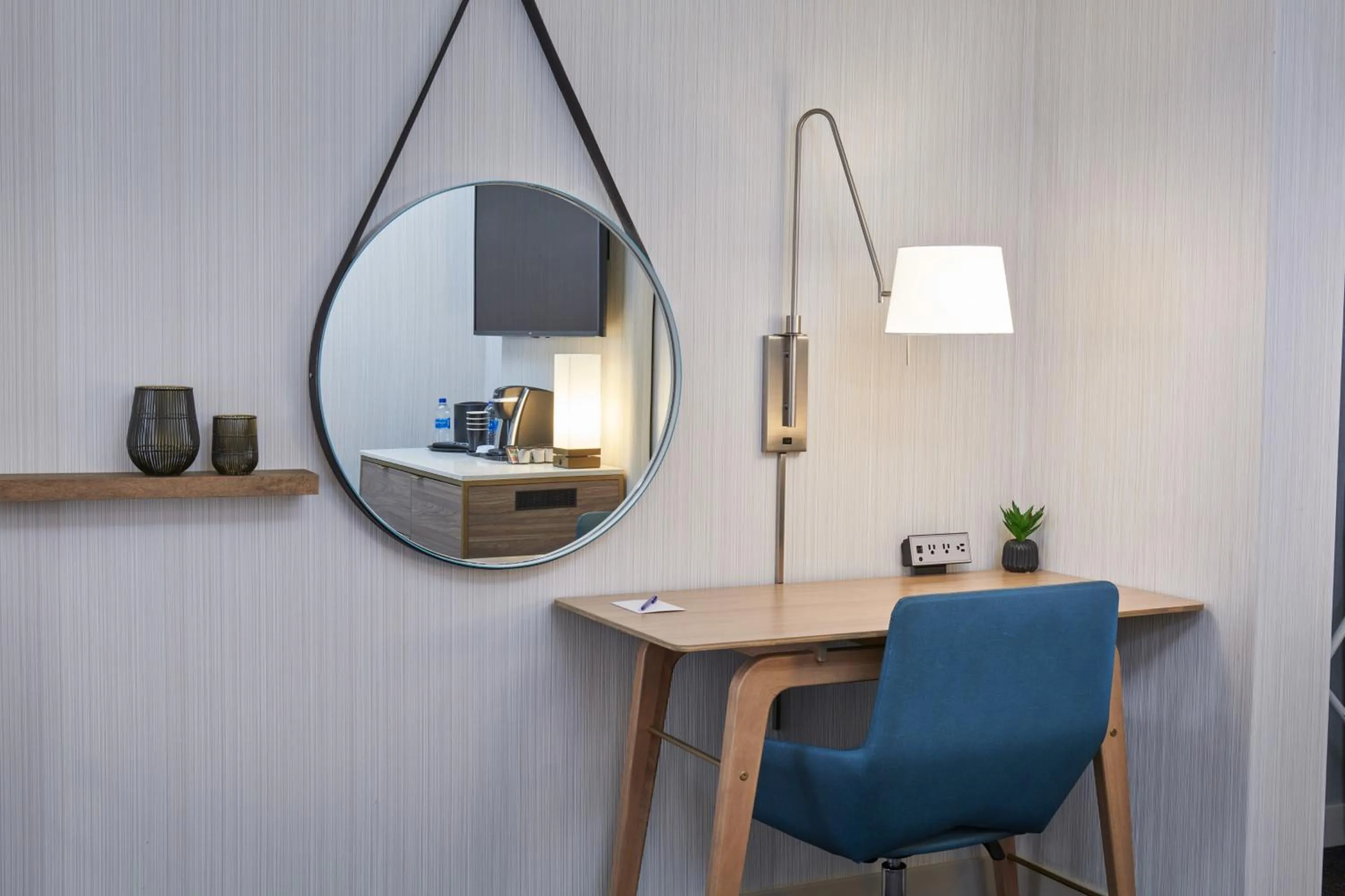 Bedroom in Delta Hotels by Marriott Detroit Novi