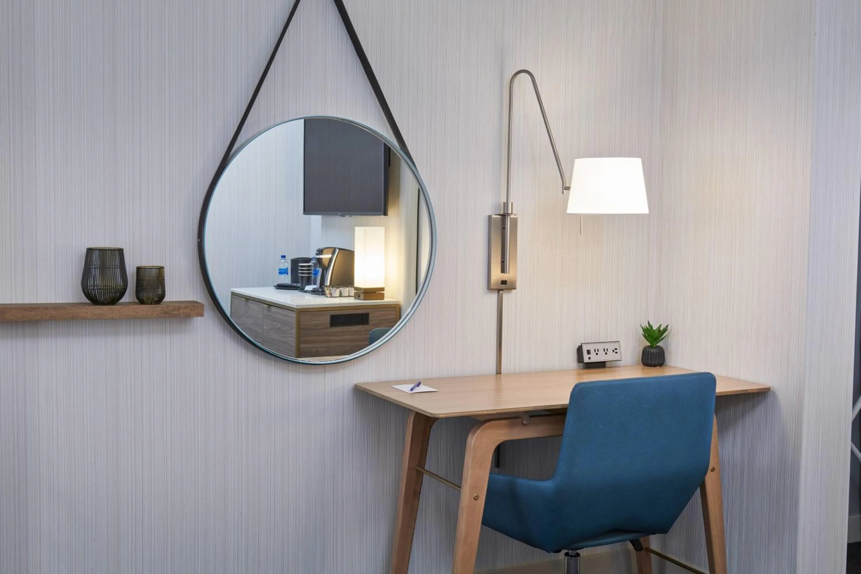 Photo of the whole room in Delta Hotels by Marriott Detroit Novi