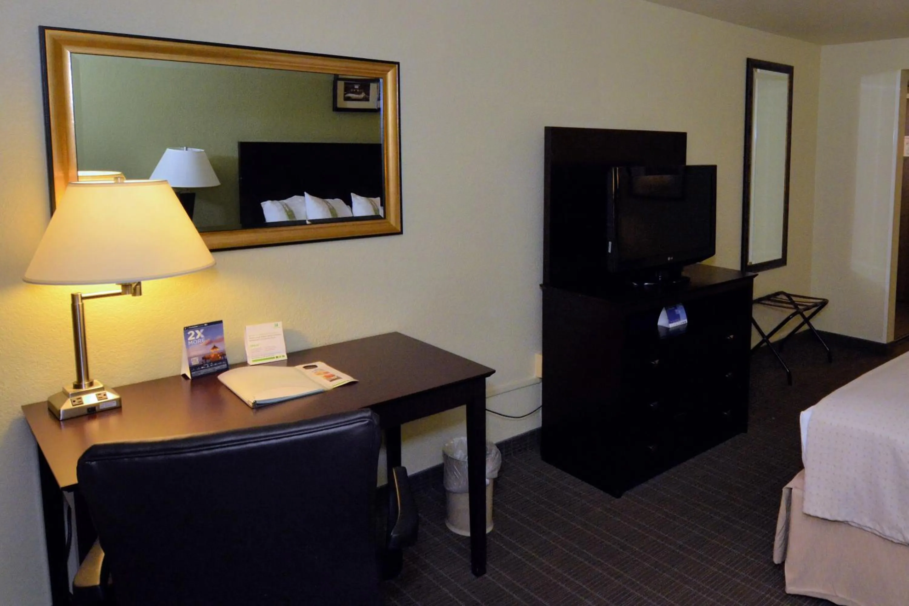 Bedroom, Bed in Holiday Inn - Fort Myers - Downtown Area by IHG