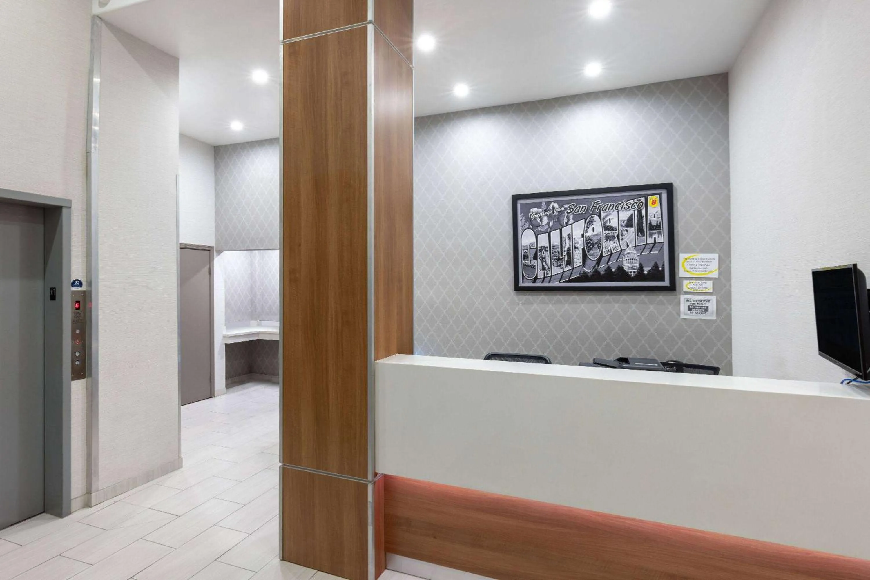 Lobby or reception in Super 8 by Wyndham San Francisco/Union Square Area