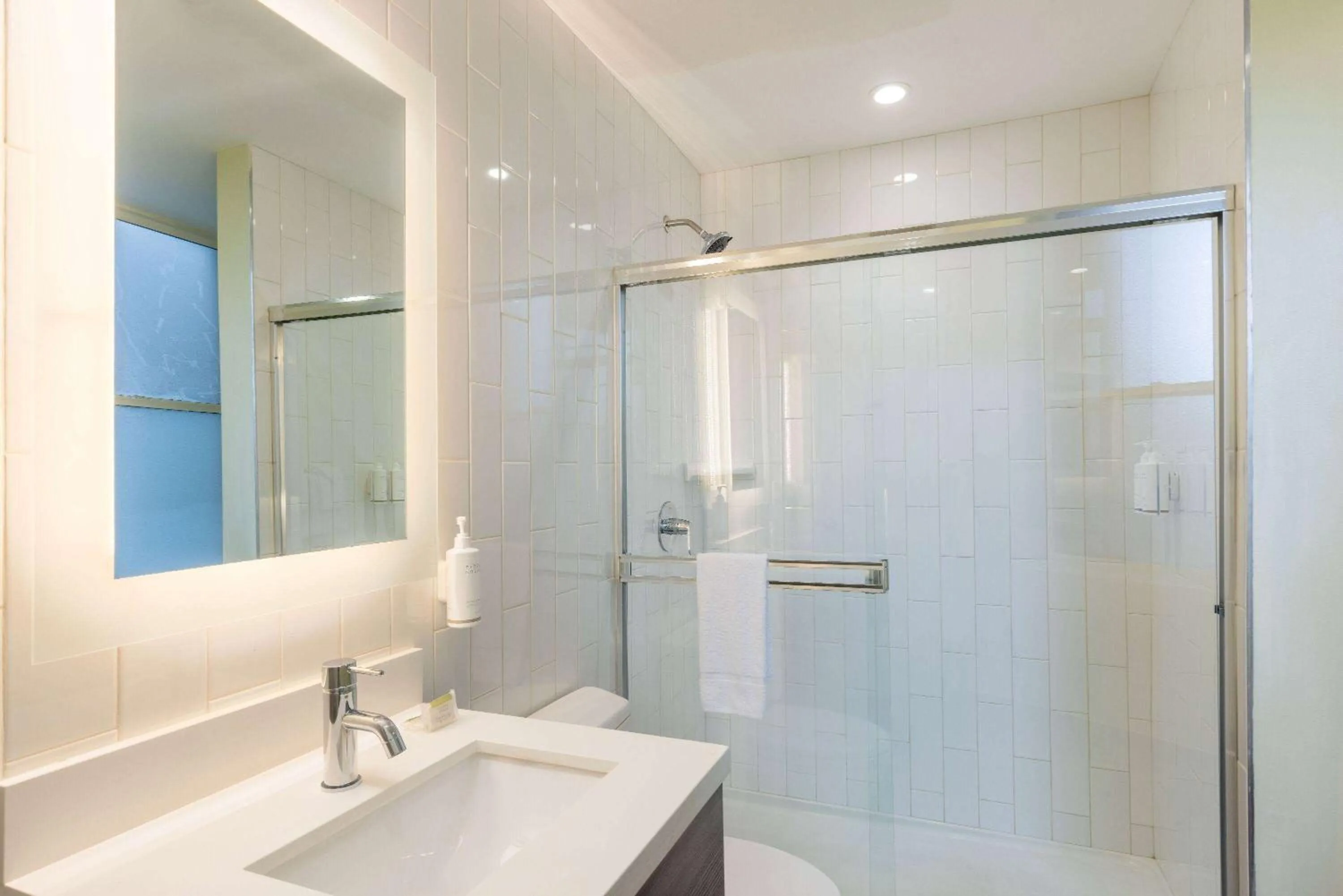 TV and multimedia in Super 8 by Wyndham San Francisco/Union Square Area