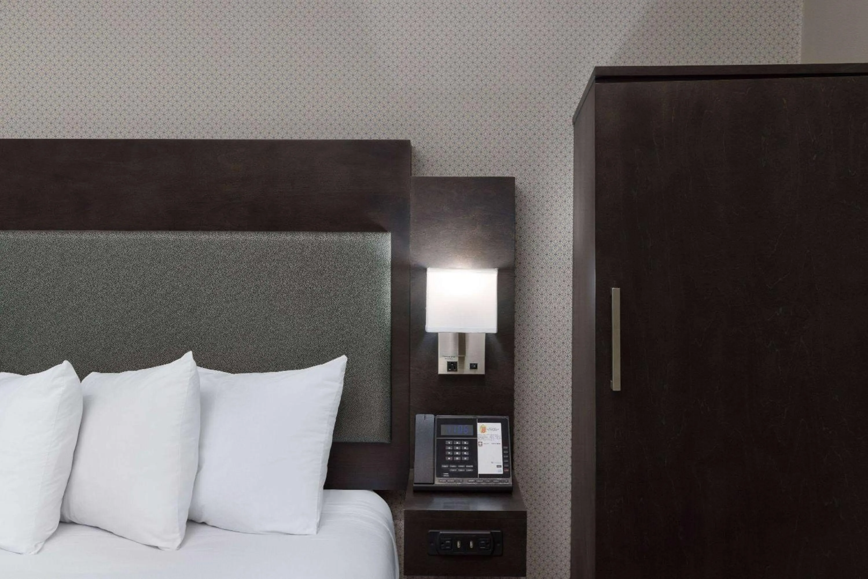 Photo of the whole room, Bed in Super 8 by Wyndham San Francisco/Union Square Area