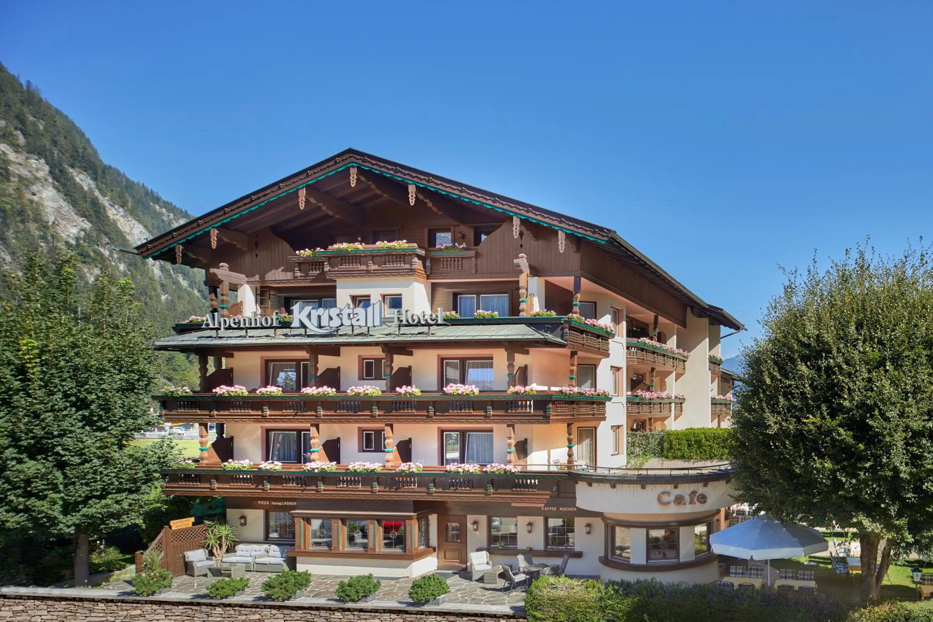 Property building in Hotel Alpenhof Kristall