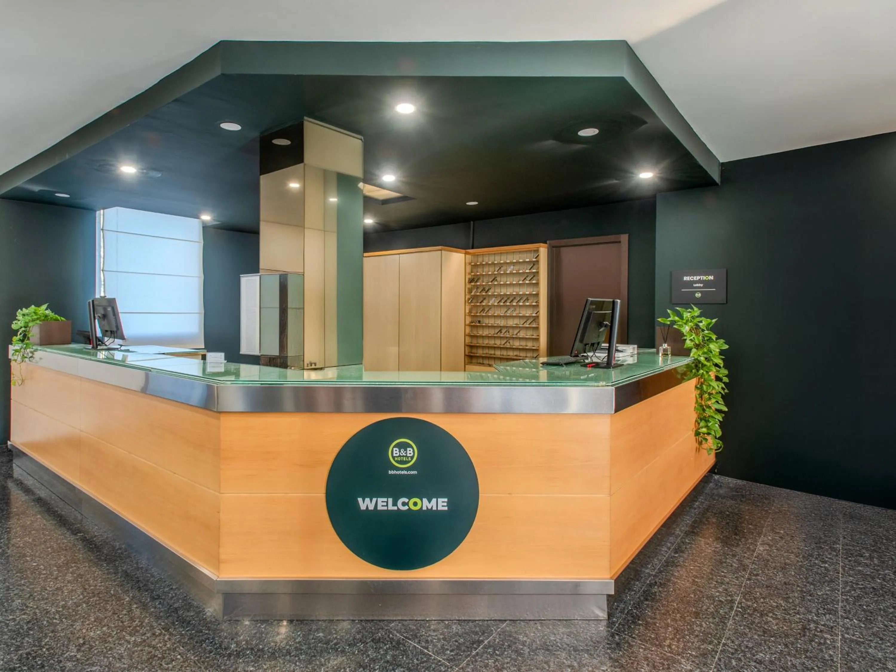 Lobby or reception in B&B HOTEL Calenzano First