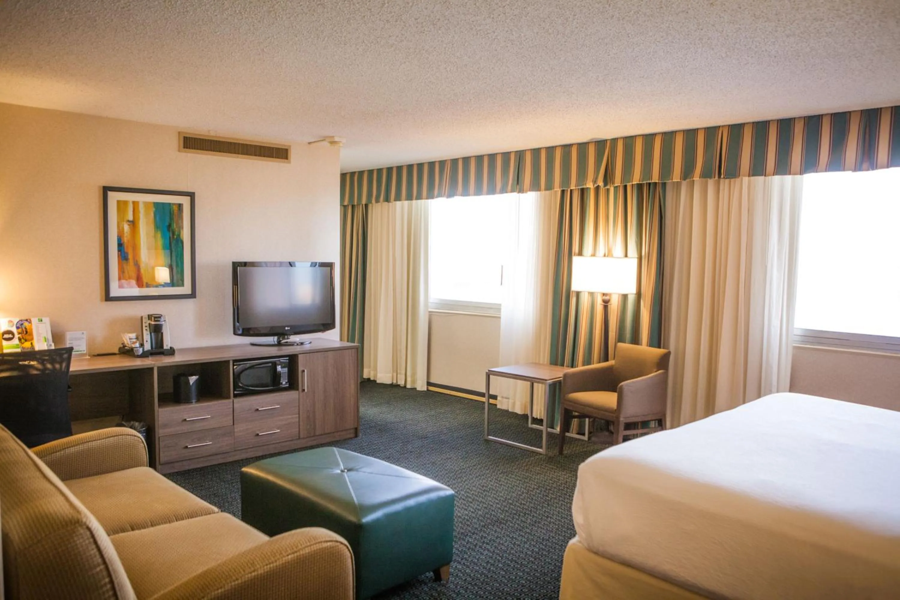 Bed in Holiday Inn Des Moines-Downtown-Mercy Campus by IHG
