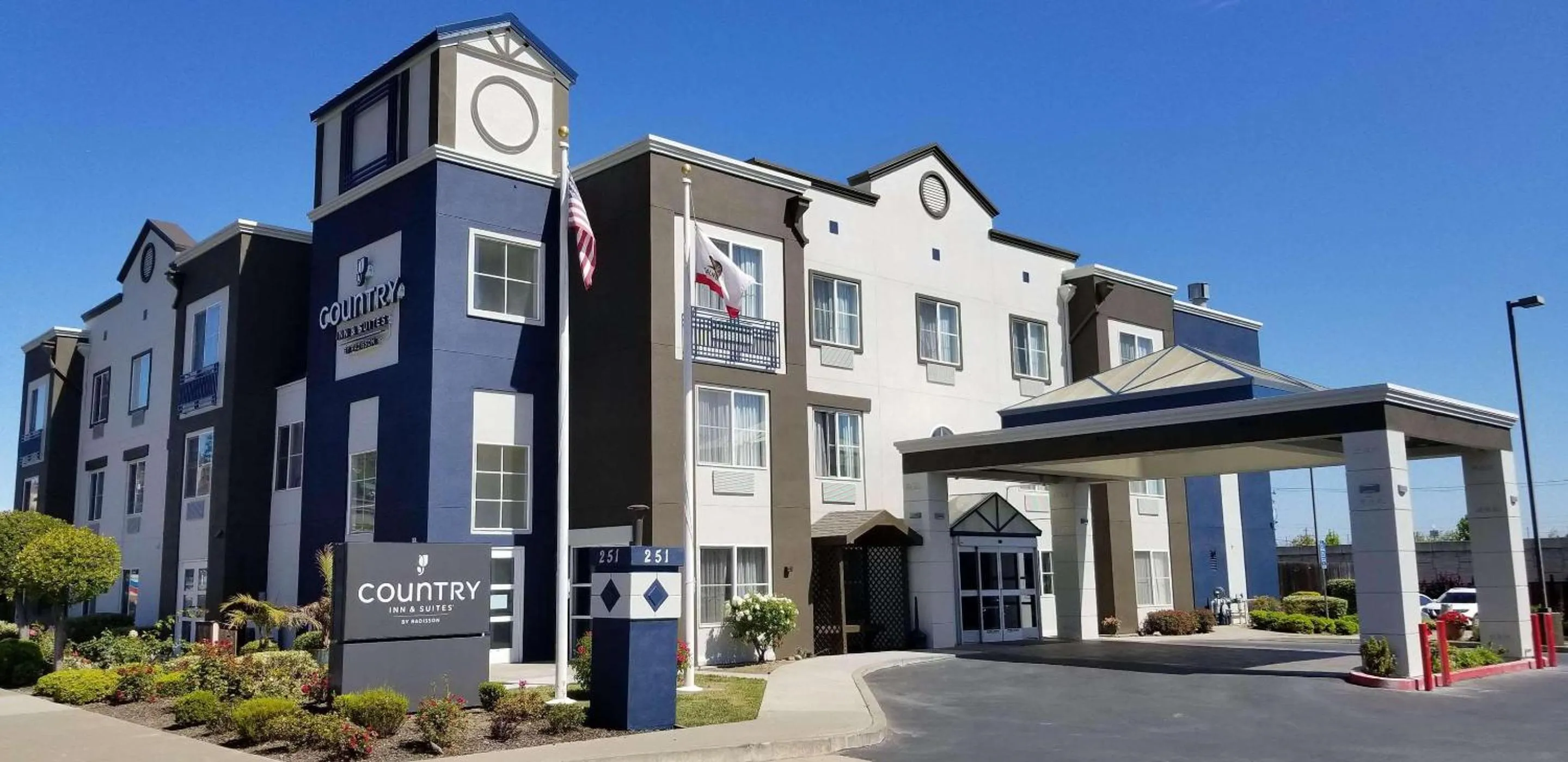 Property building in Country Inn & Suites by Radisson, San Carlos, CA