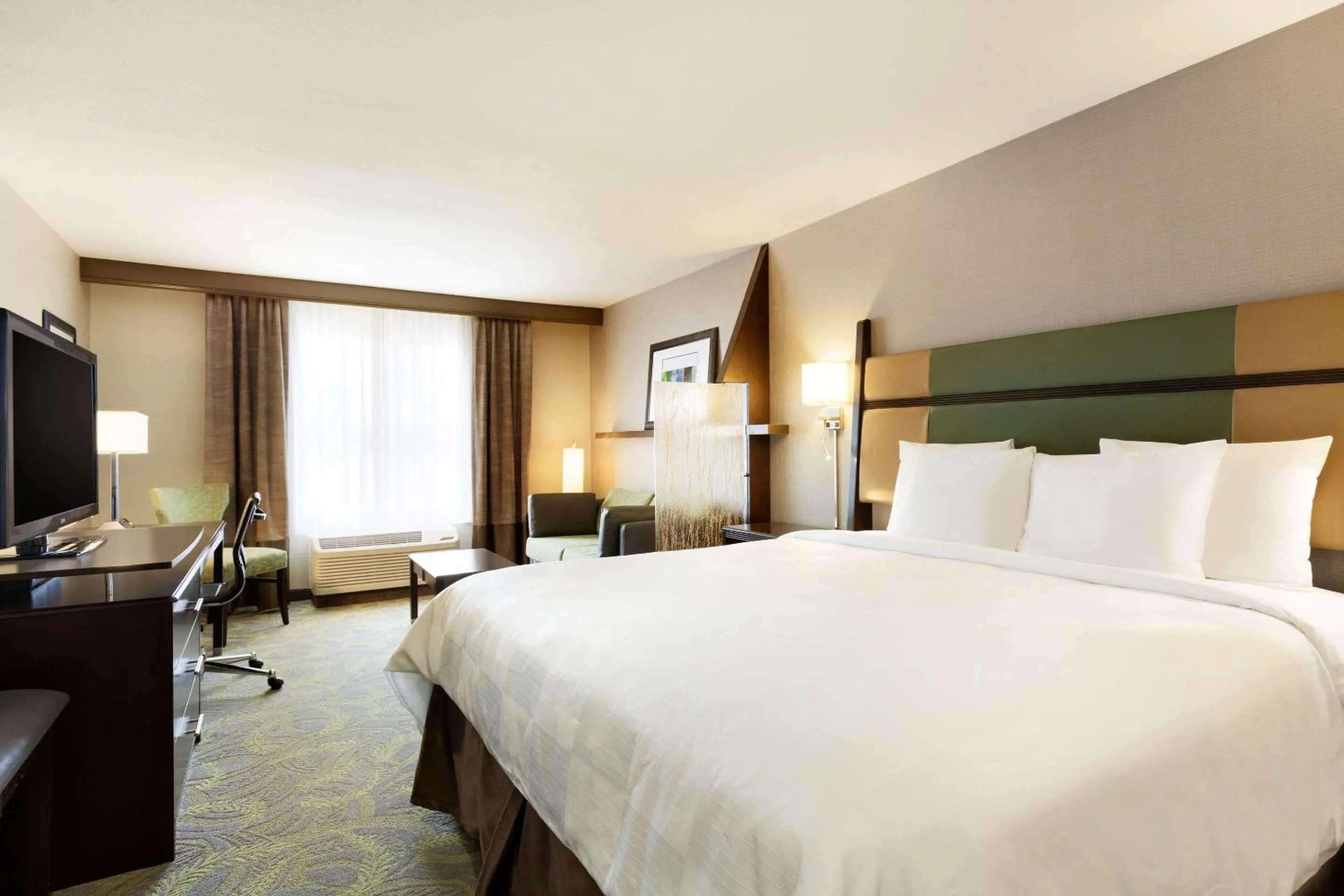 Bedroom, Bed in Country Inn & Suites by Radisson, San Carlos, CA