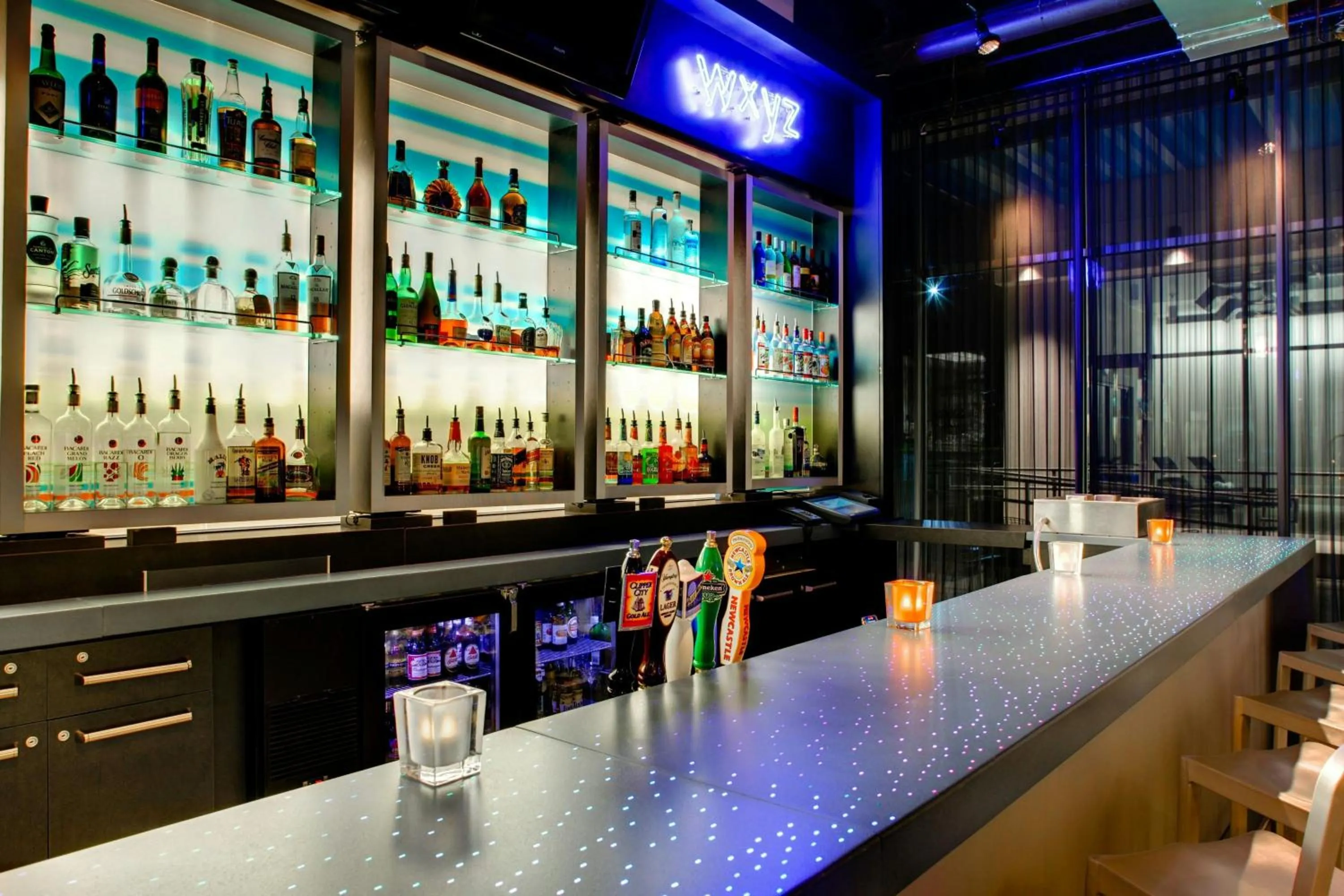 Lounge or bar in Aloft BWI Baltimore Washington International Airport