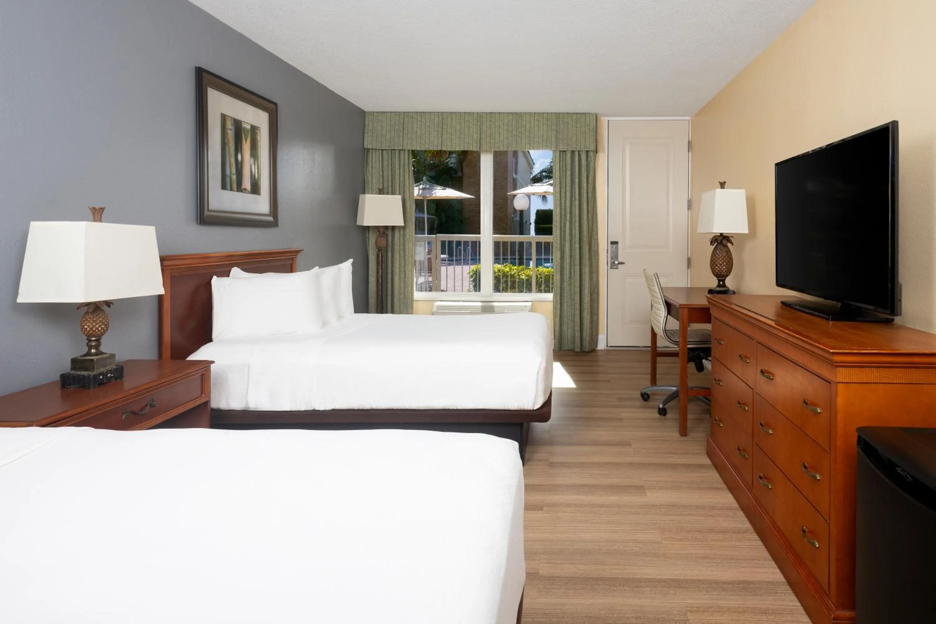 Bed in Ocean Breeze Inn Vero Beach