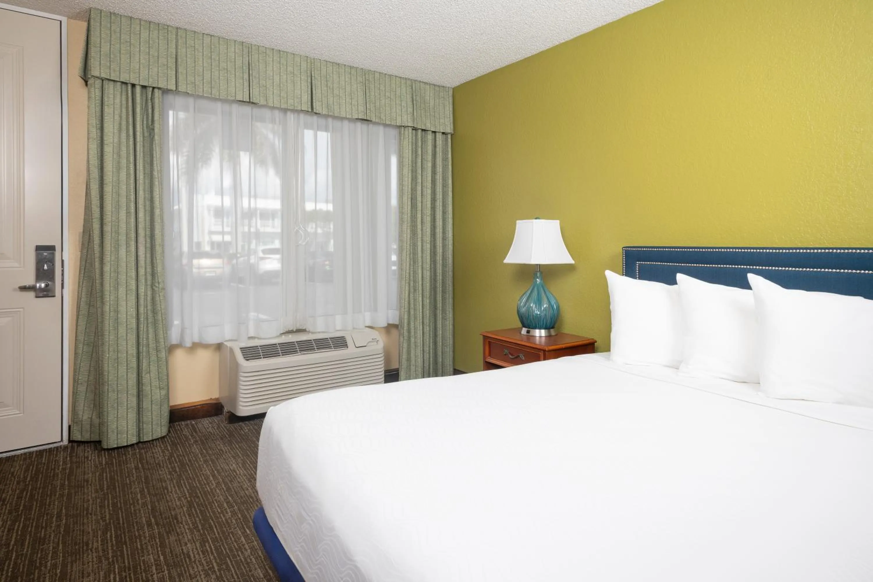 Bed in Ocean Breeze Inn Vero Beach