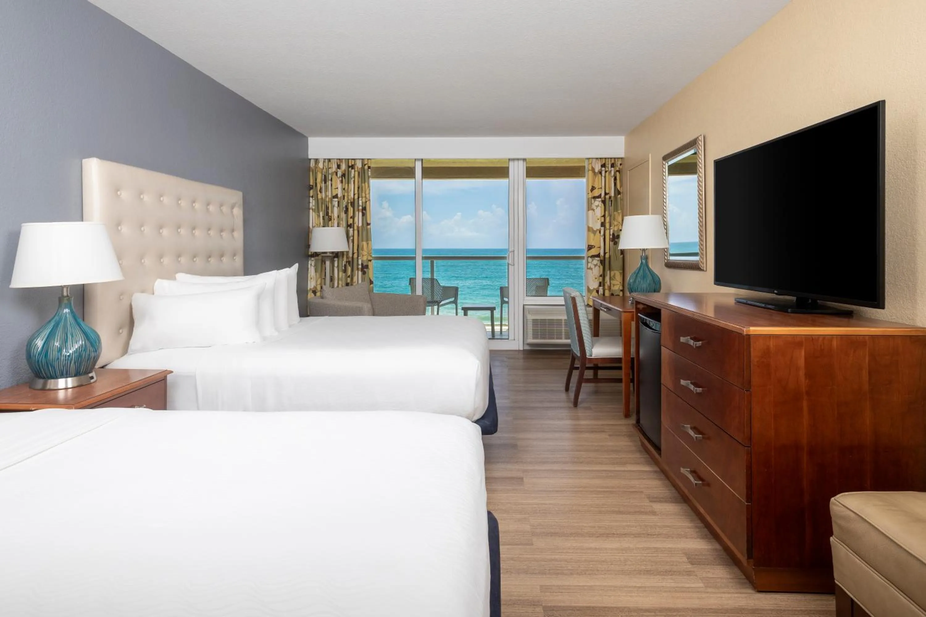 Bed in Ocean Breeze Inn Vero Beach