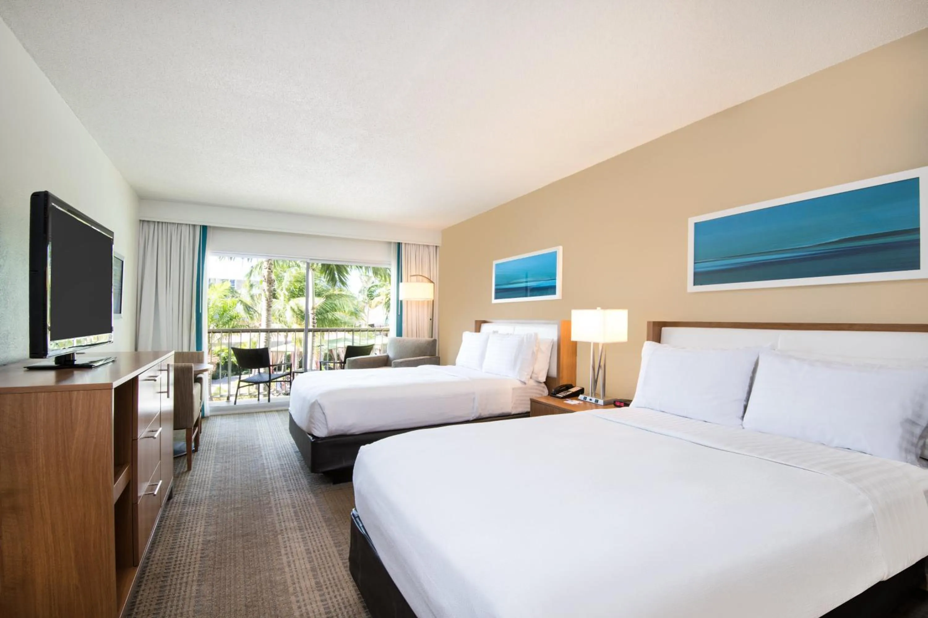 Photo of the whole room, Bed in Holiday Inn Resort Aruba - Beach Resort & Casino by IHG