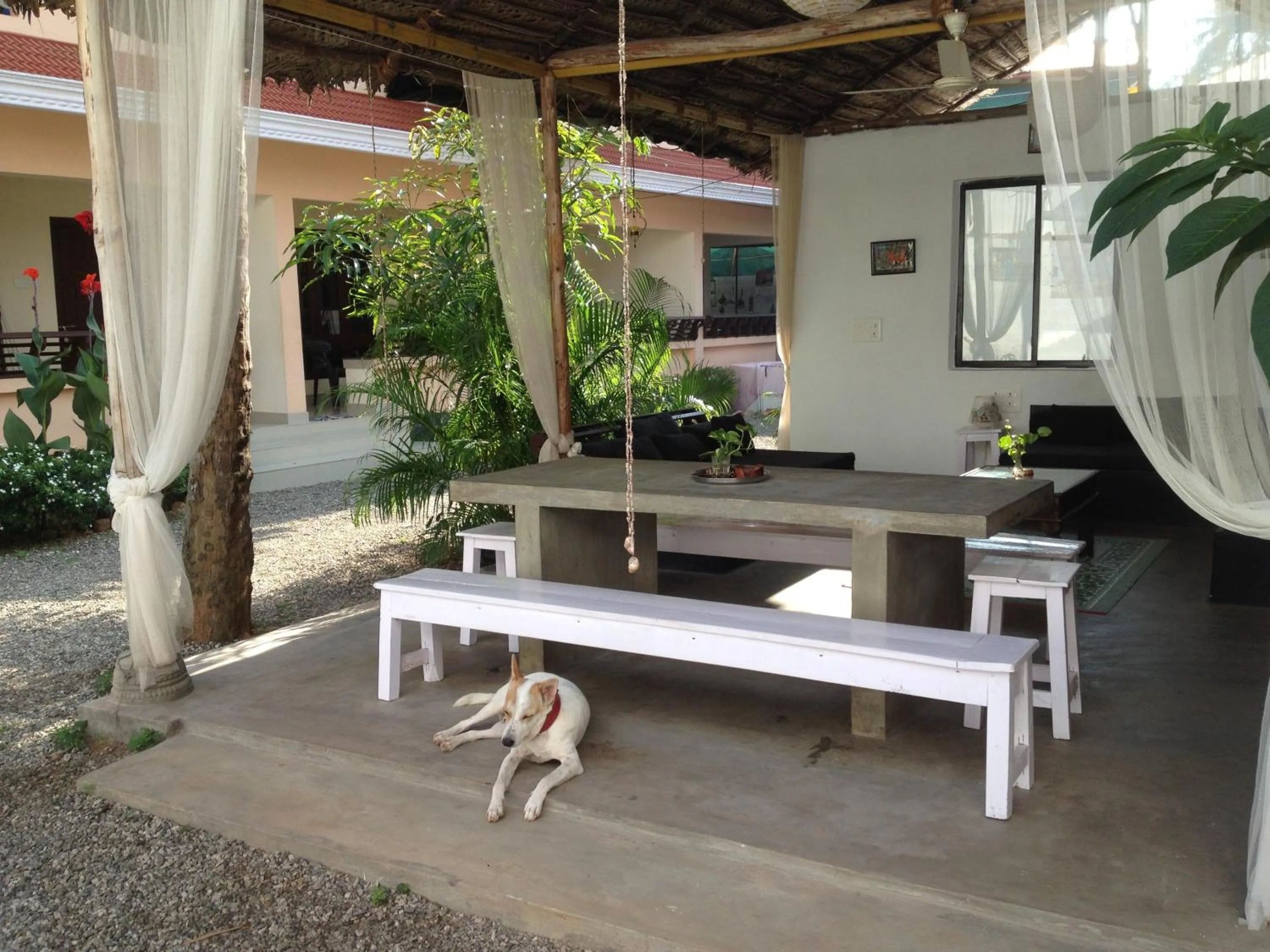 Communal lounge/ TV room in Mad about Coco Yoga & Beach Retreat