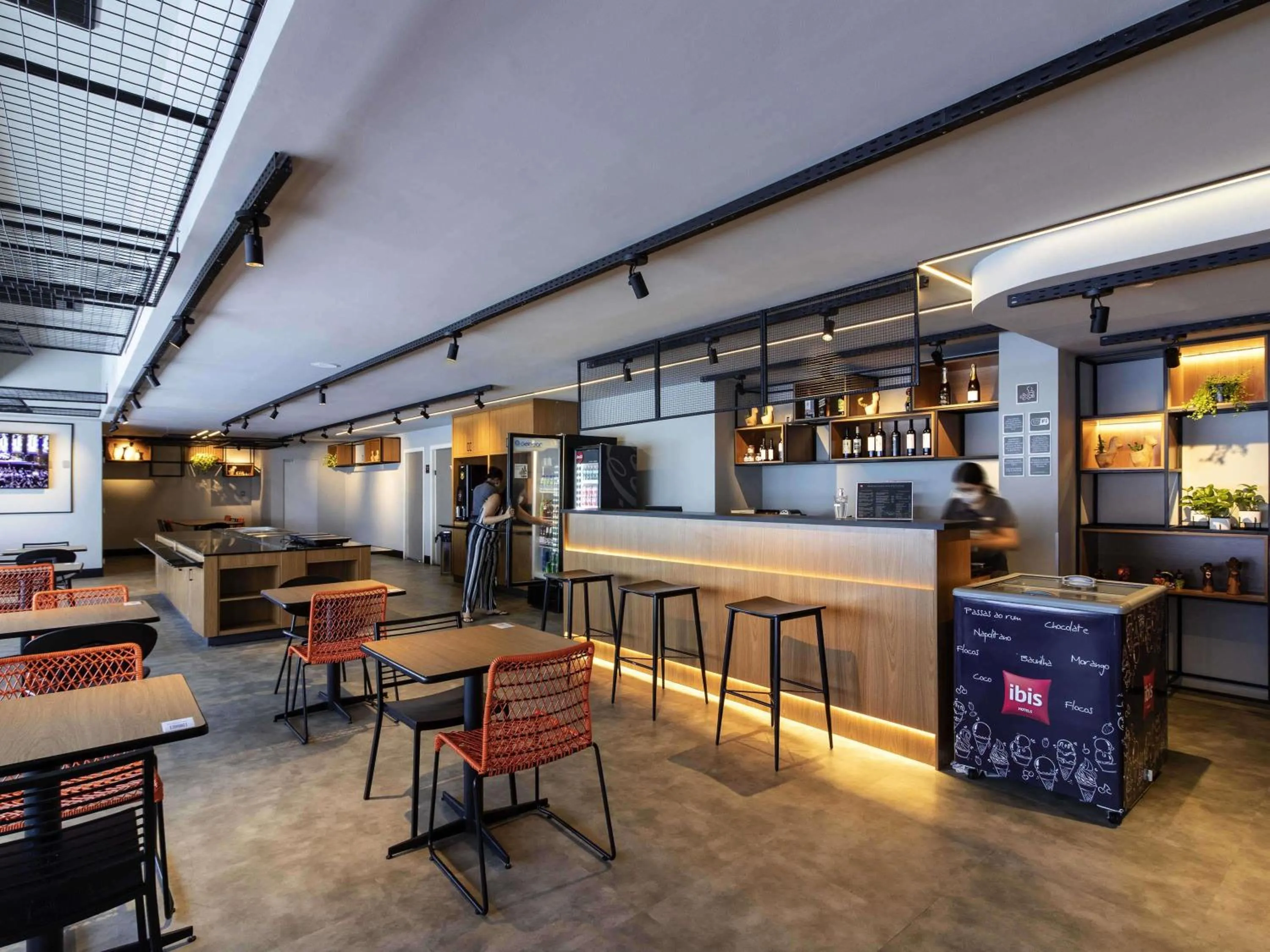 Lounge or bar in ibis Petrolina