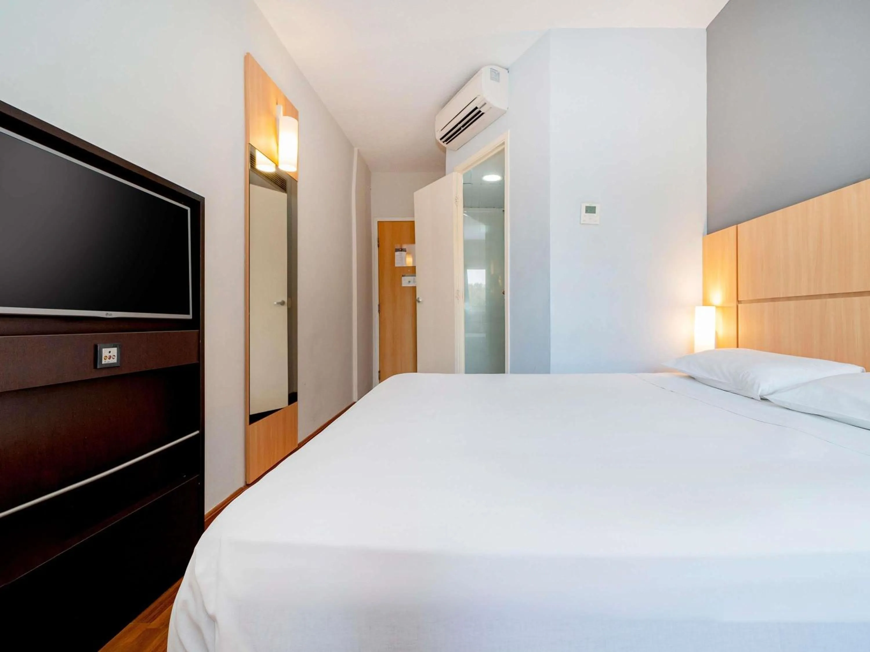 Bedroom, Bed in ibis Piracicaba