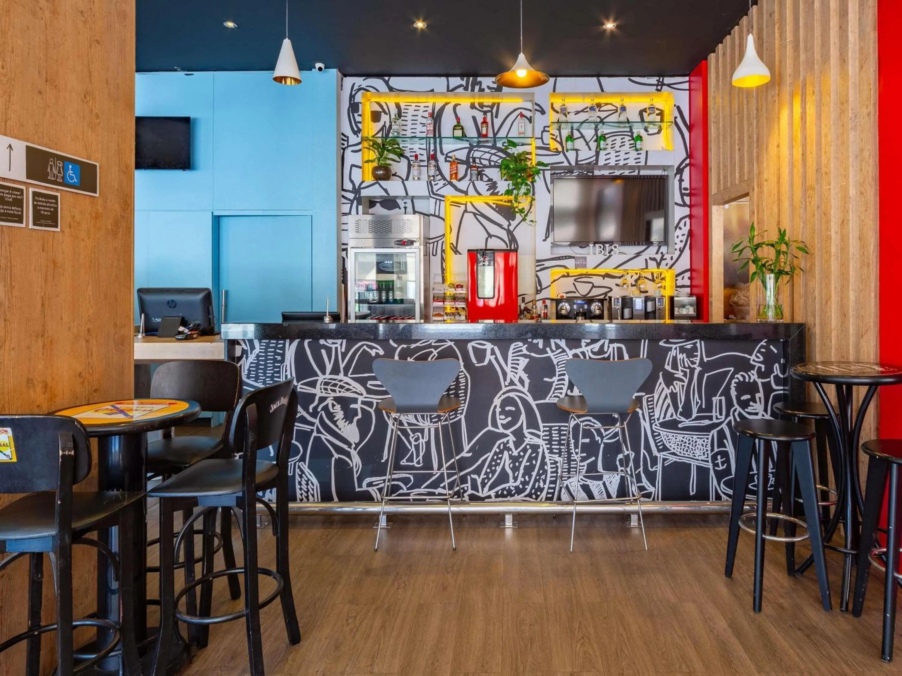 Lounge or bar in ibis Manaus Aeroporto