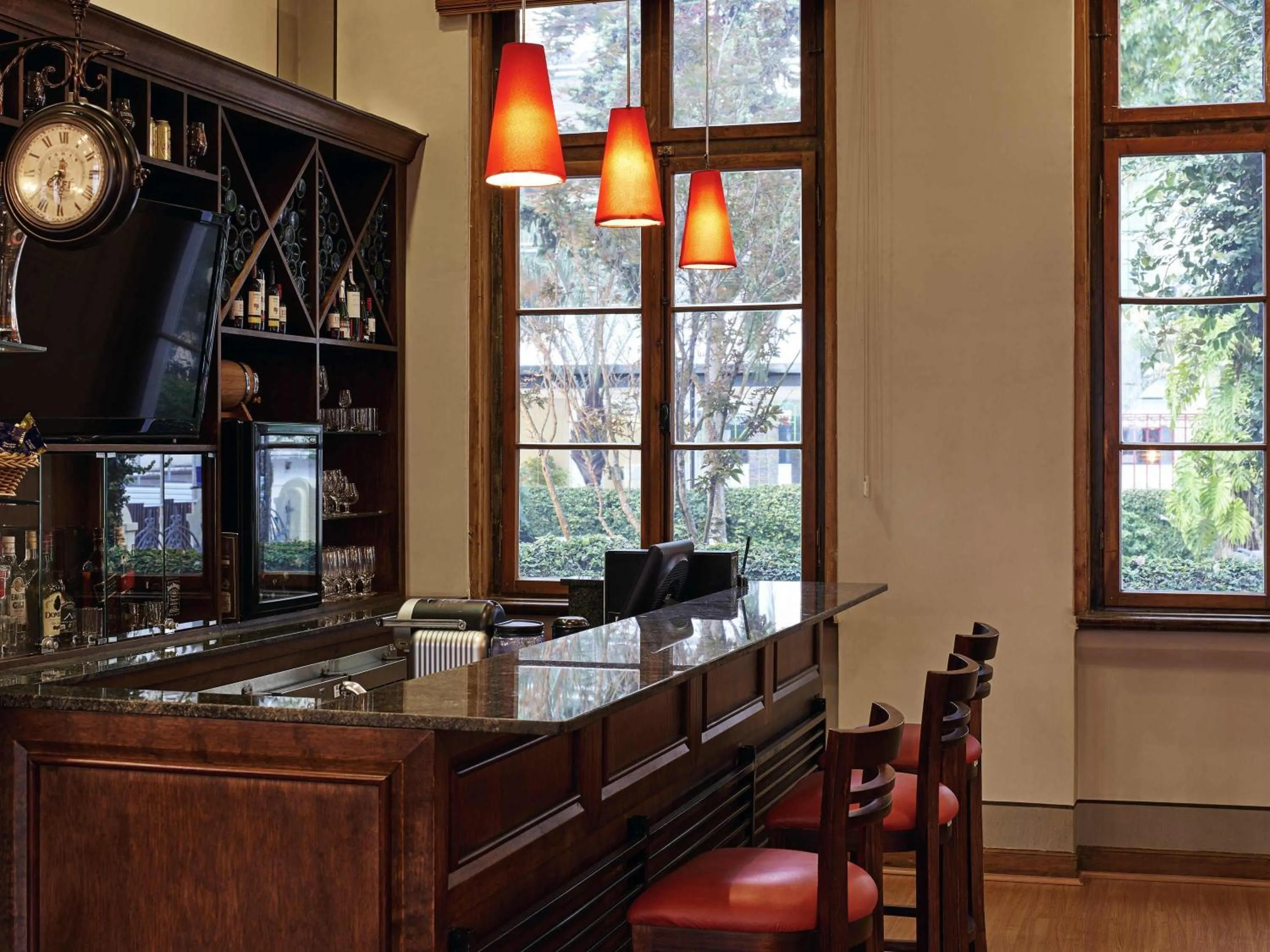 Lounge or bar in ibis Curitiba Batel