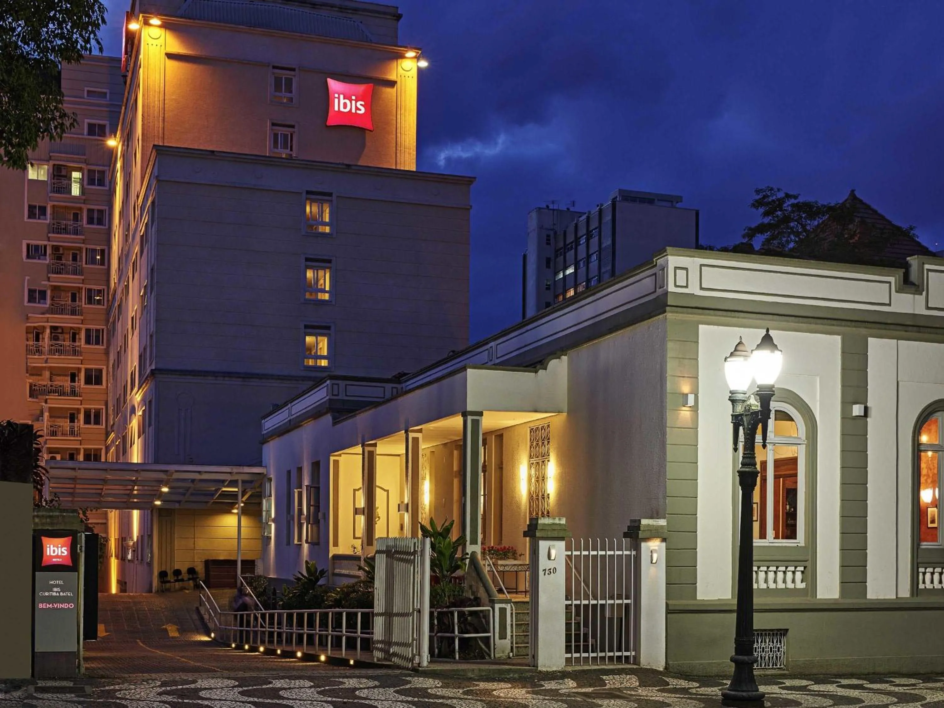 Property building in ibis Curitiba Batel