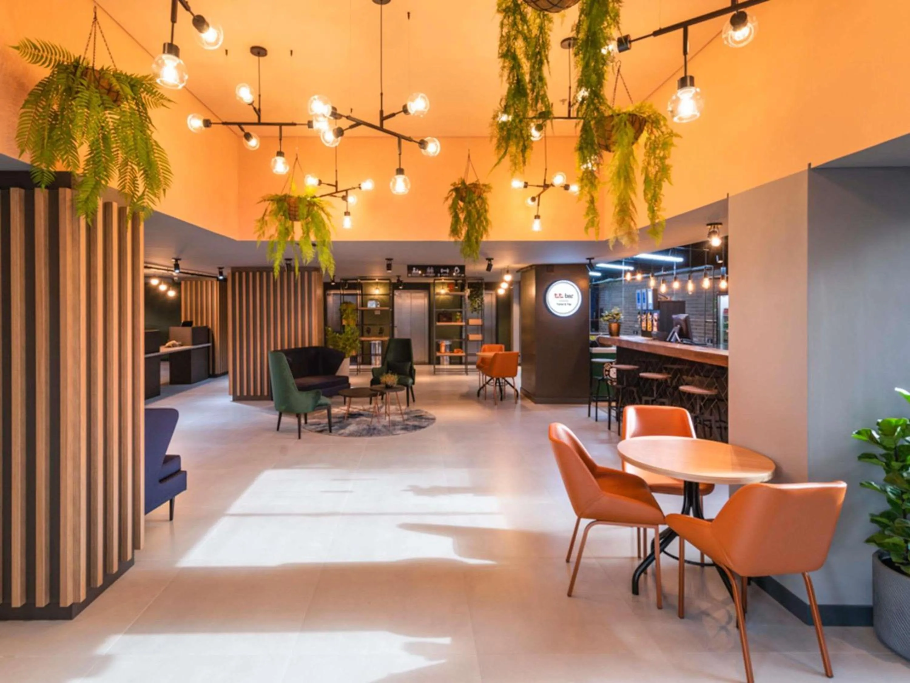 Lounge or bar in ibis Curitiba Batel