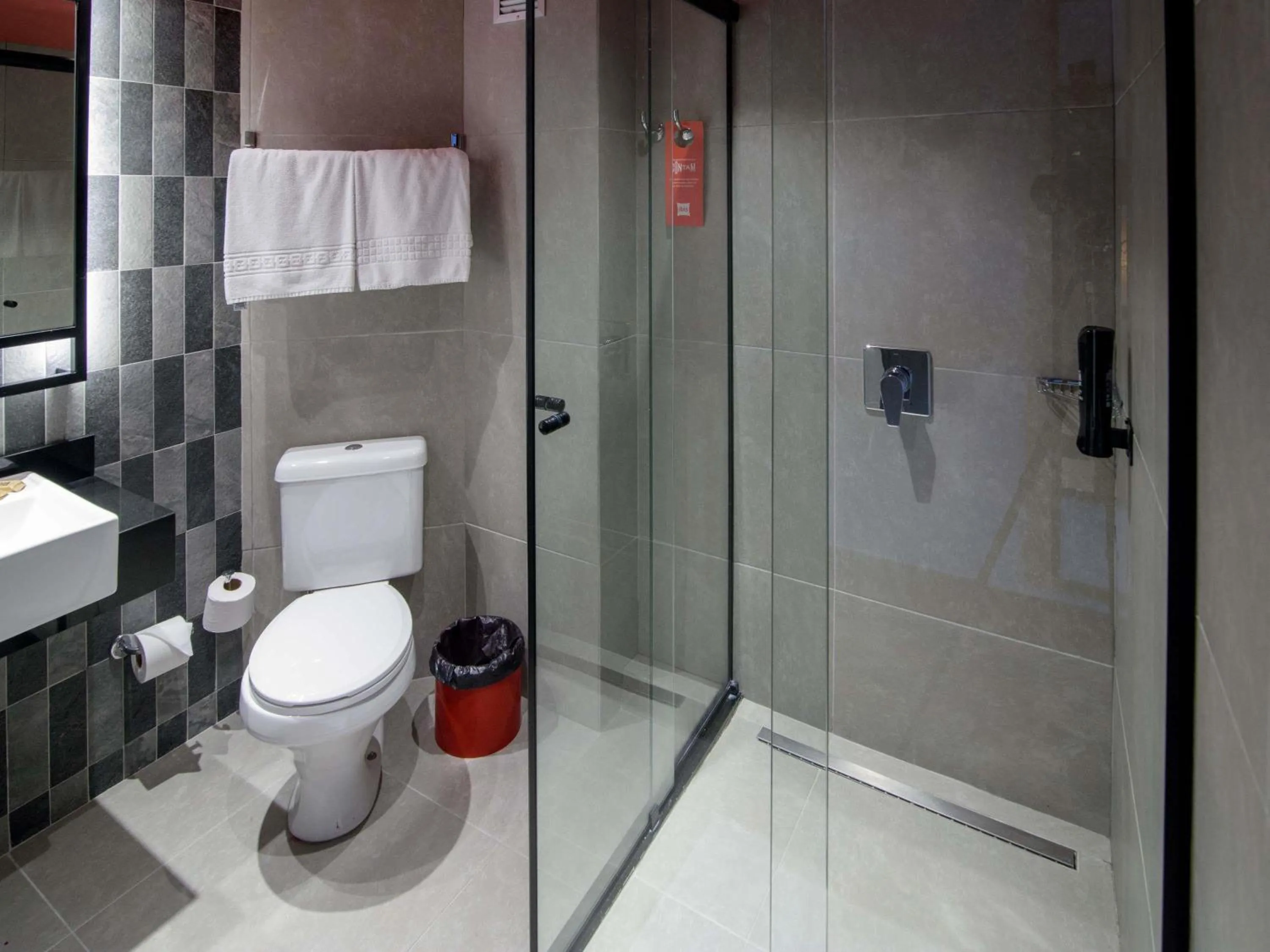 Bedroom in ibis Curitiba Batel