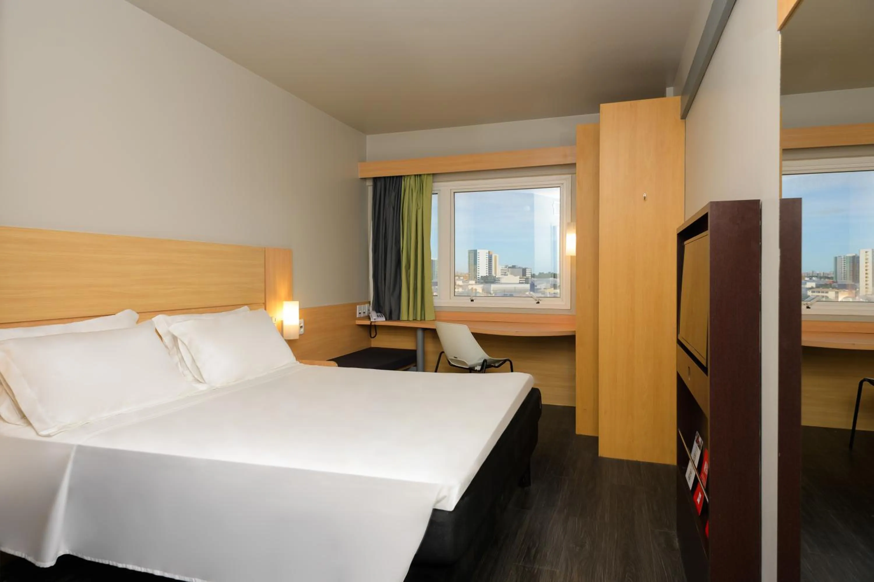 View (from property/room), Bed in ibis Aracaju