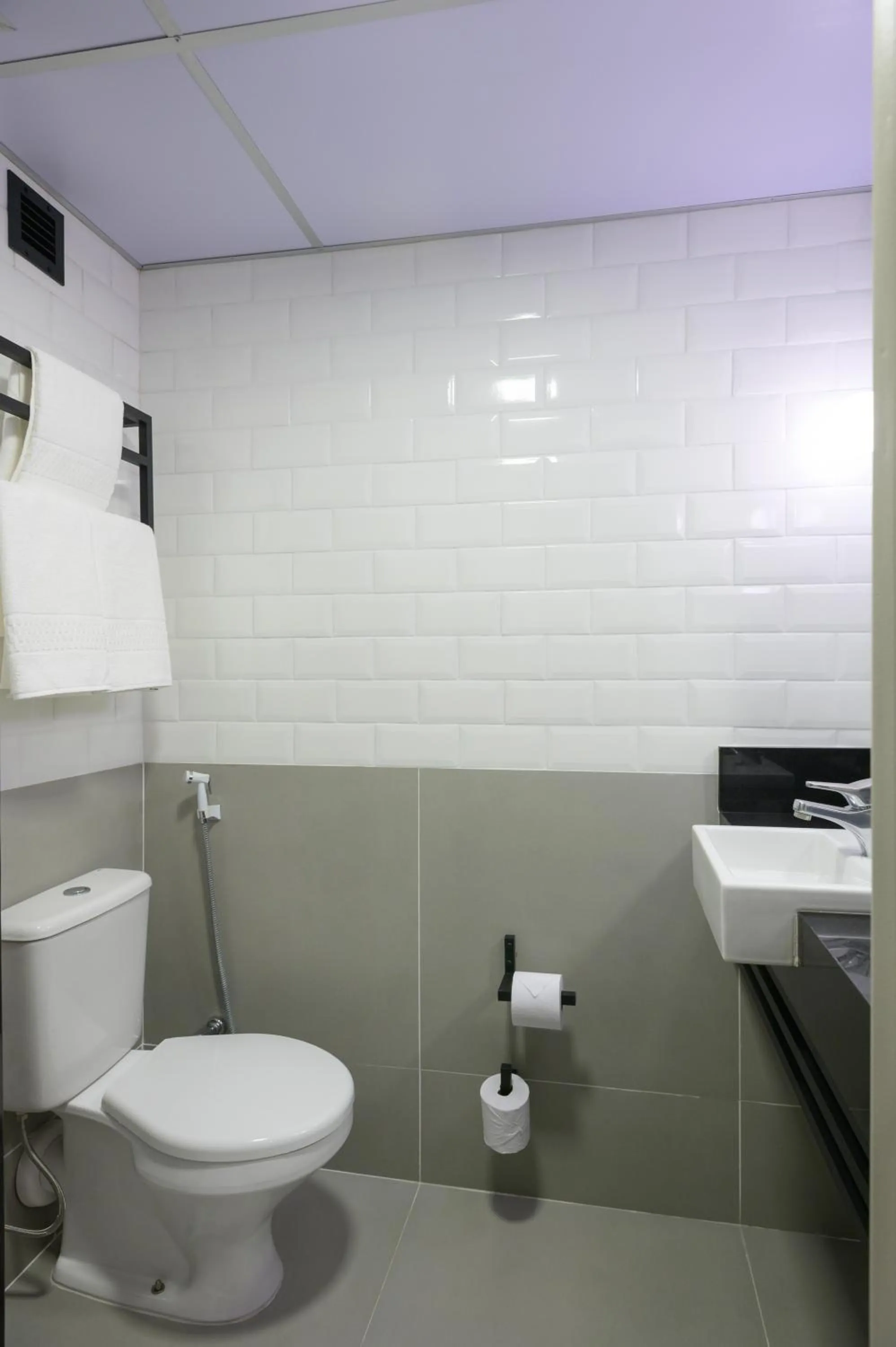 Bathroom in ibis Aracaju