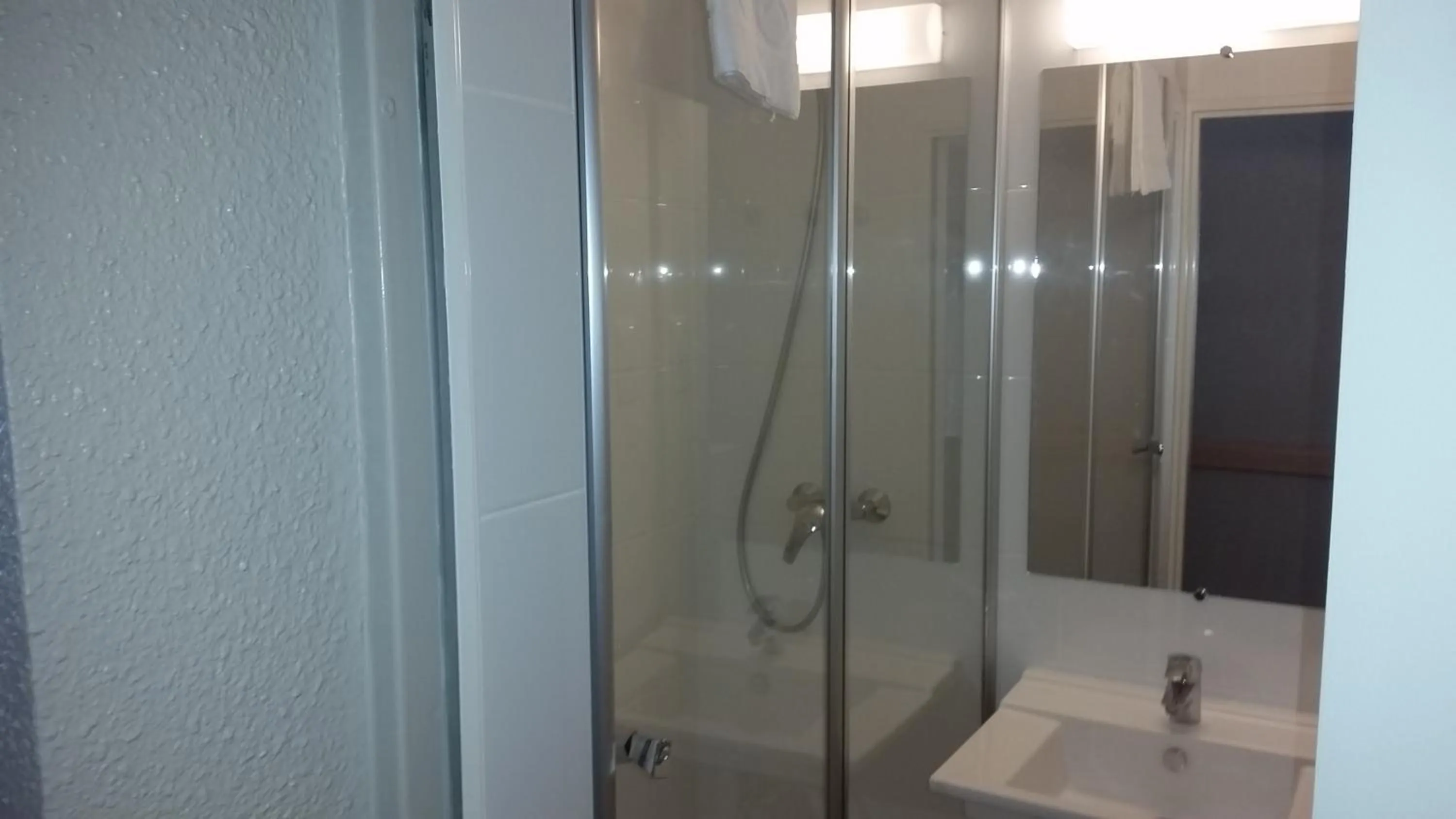 Shower in Hotel Inn Design Moutiers
