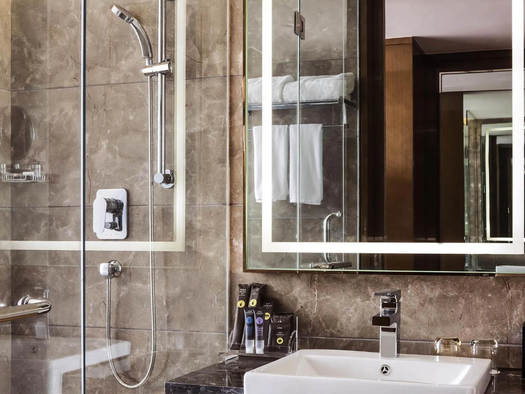 Bedroom in Novotel Daqing Haofang