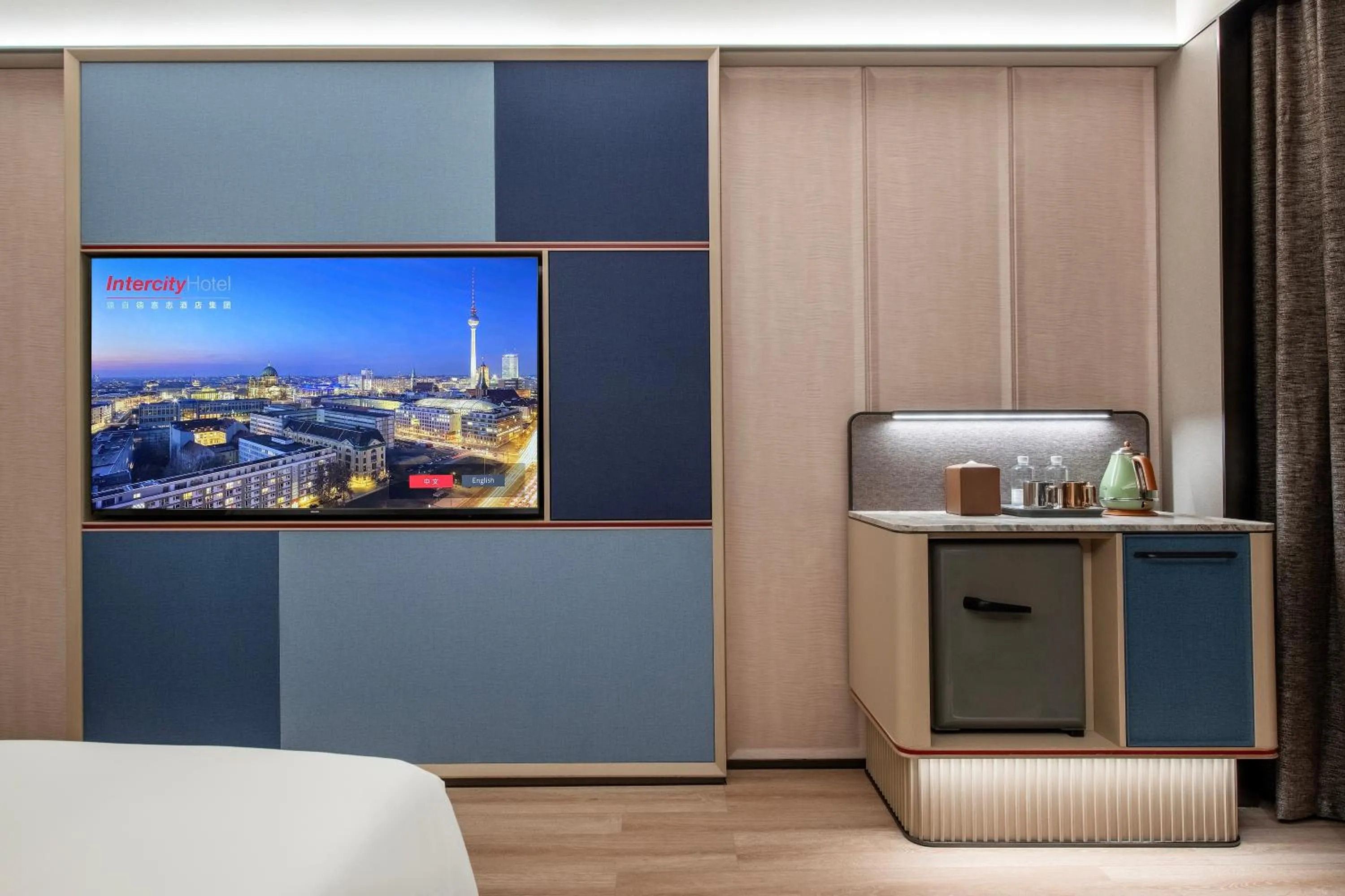 TV and multimedia, Bed in IntercityHotel Shanghai Hongqiao Airport - Free Minibar for First Night