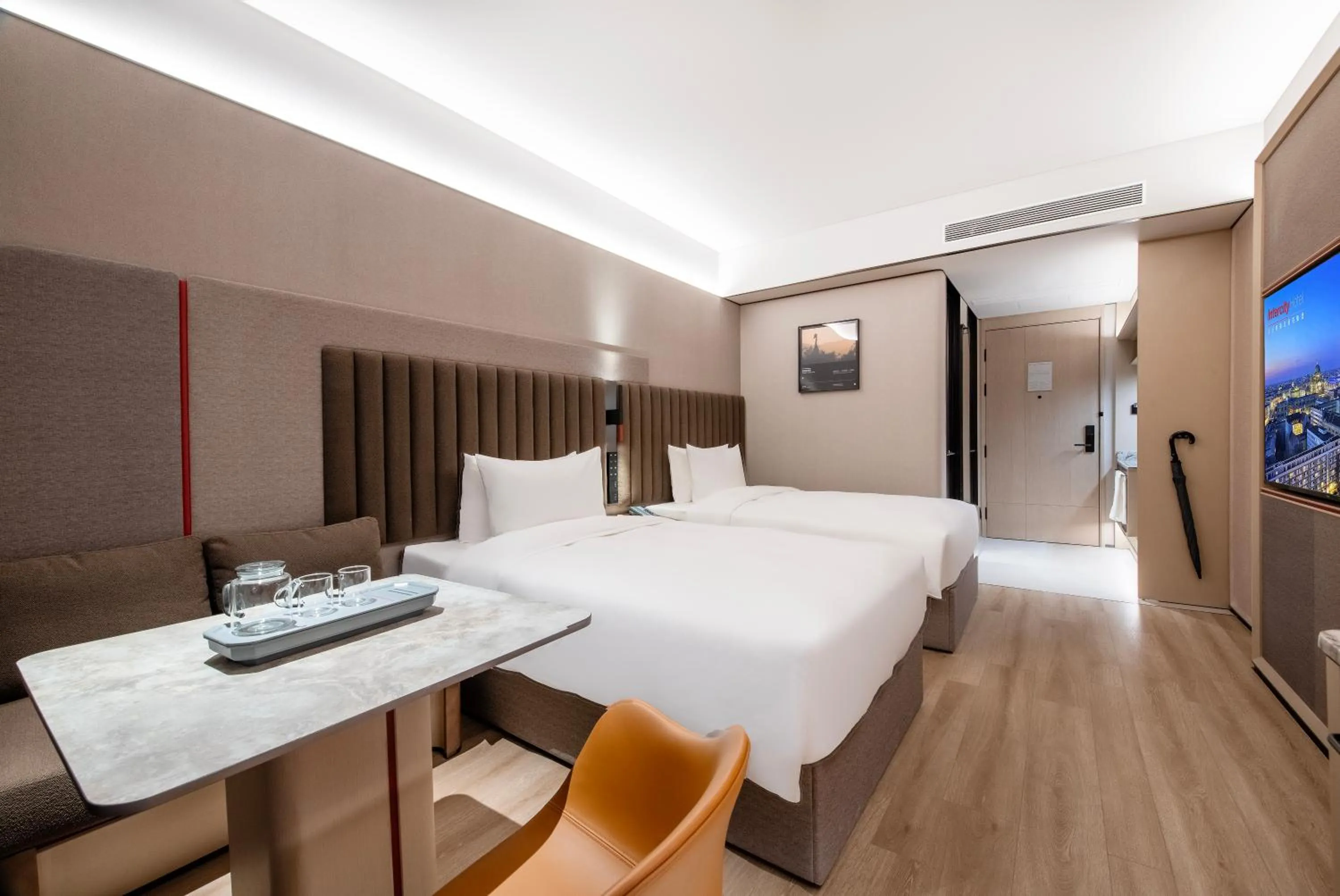 Photo of the whole room, Bed in IntercityHotel Shanghai Hongqiao Airport - Free Minibar for First Night