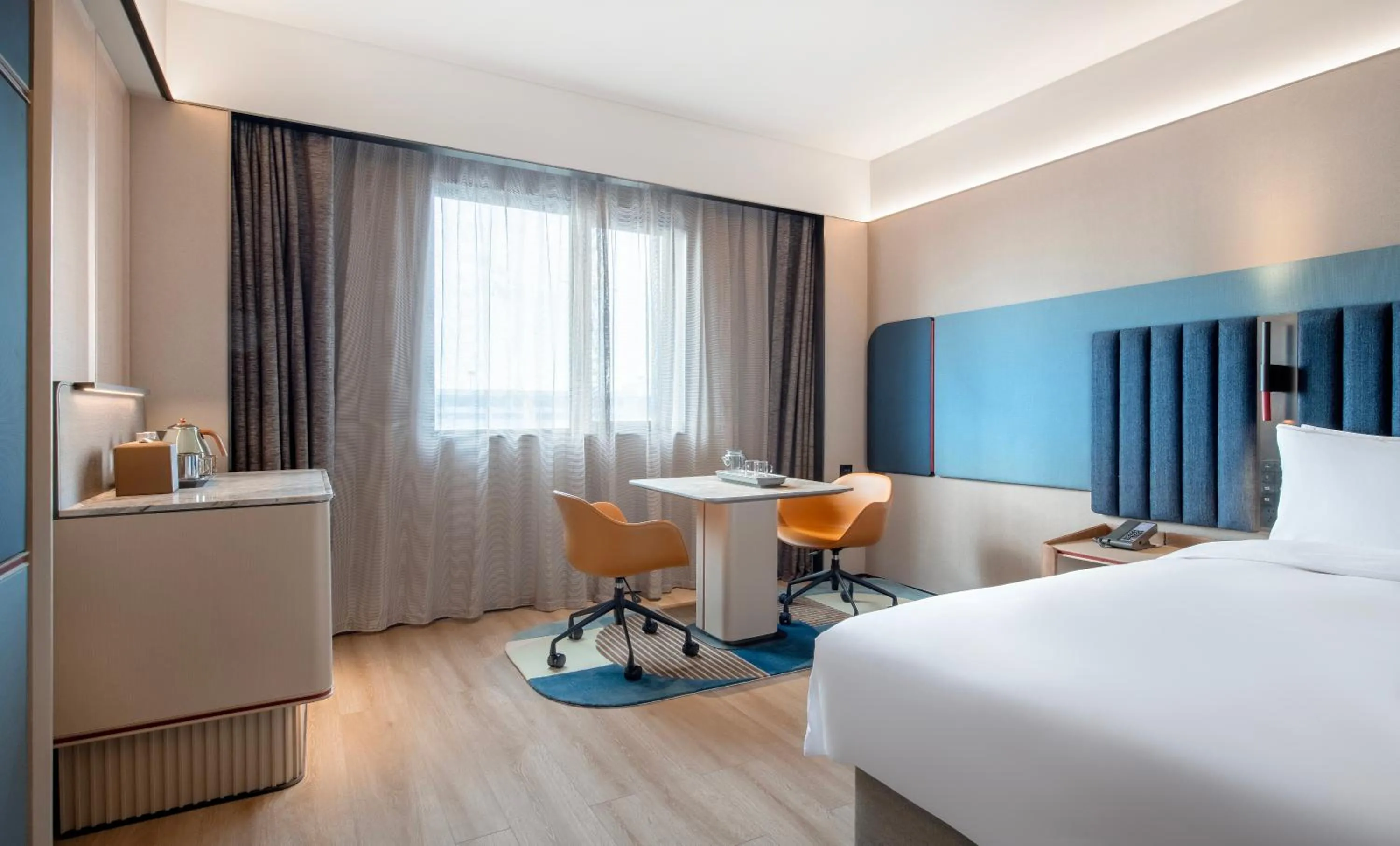 Living room, Bed in IntercityHotel Shanghai Hongqiao Airport - Free Minibar for First Night