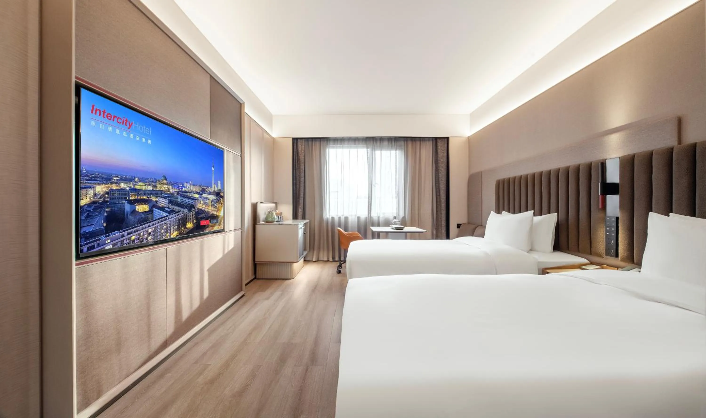 Bed in IntercityHotel Shanghai Hongqiao Airport - Free Minibar for First Night