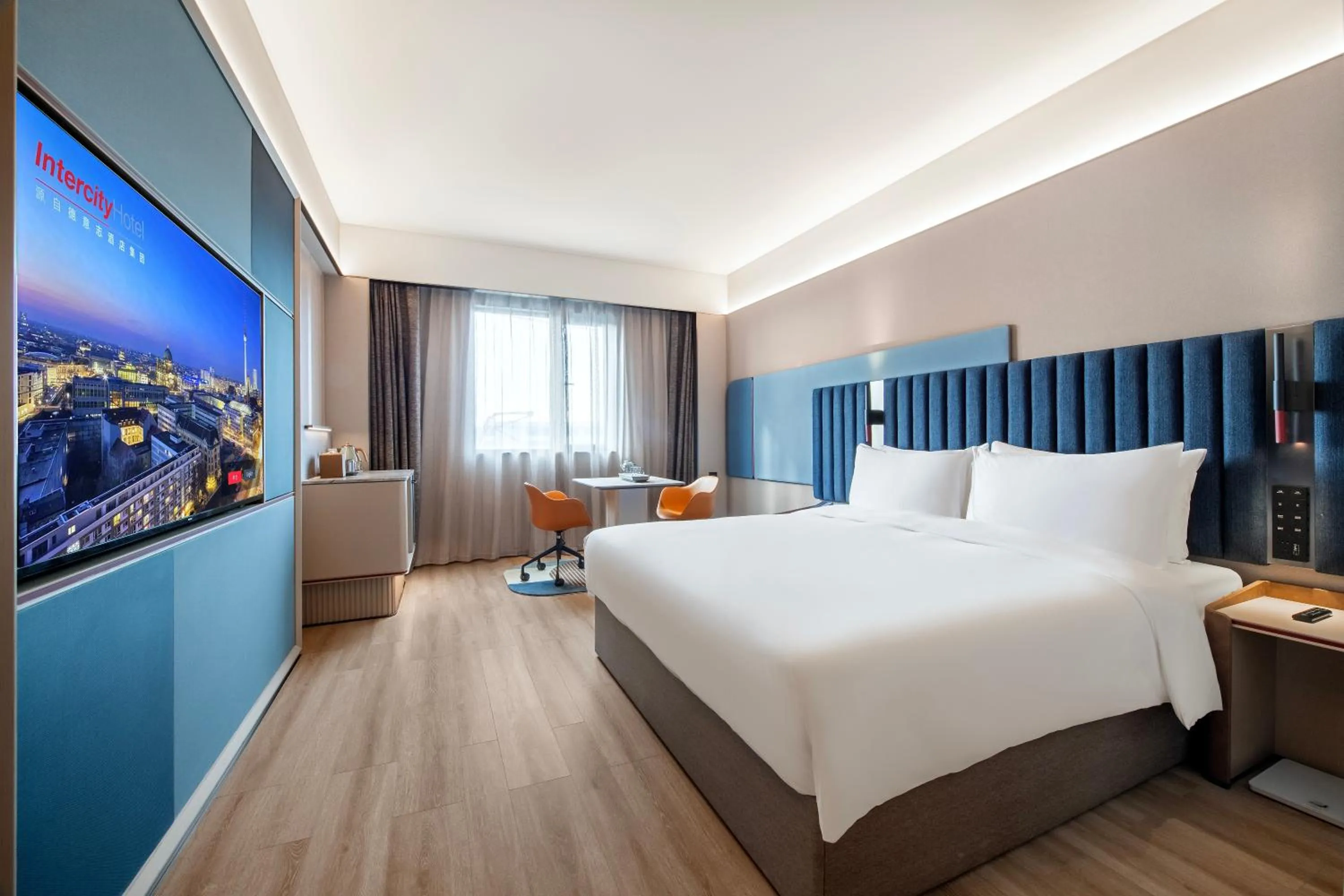 Property building, Bed in IntercityHotel Shanghai Hongqiao Airport - Free Minibar for First Night