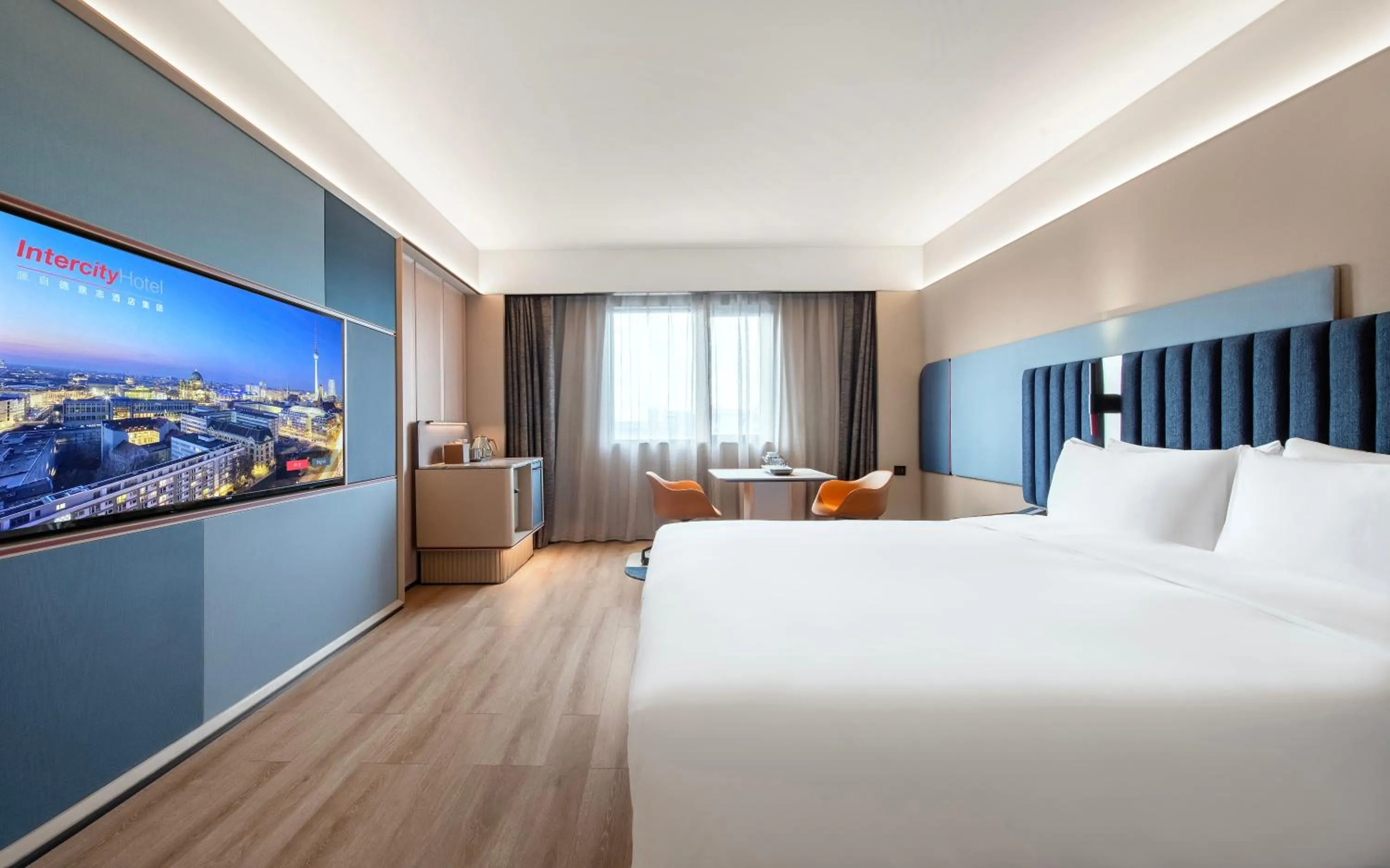 Property building, Bed in IntercityHotel Shanghai Hongqiao Airport - Free Minibar for First Night