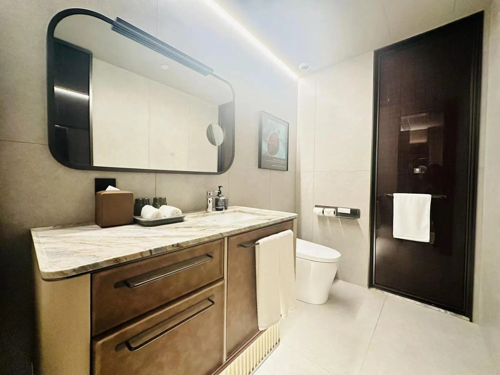 Shower in IntercityHotel Shanghai Hongqiao Airport - Free Minibar for First Night