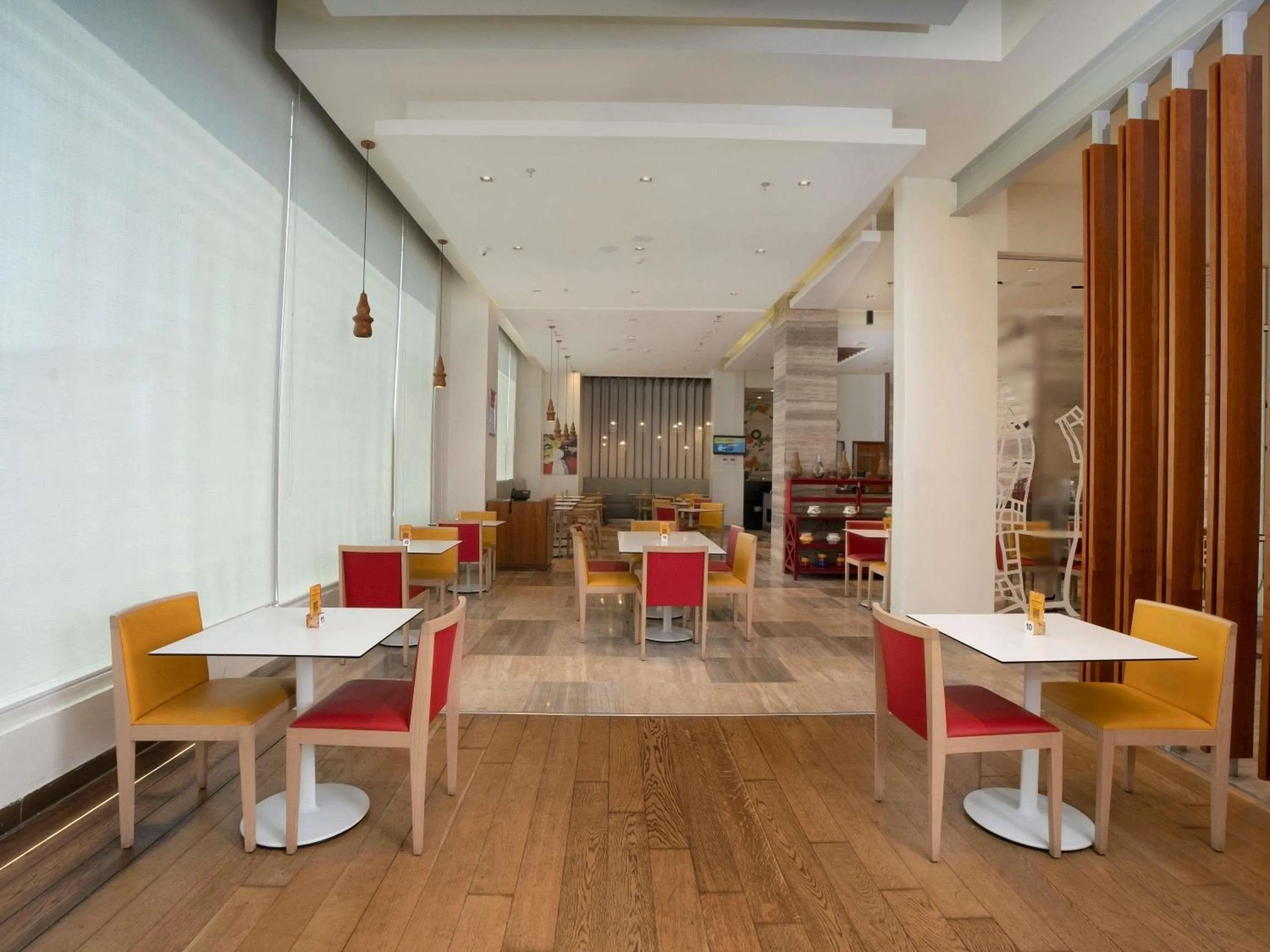 Restaurant/places to eat in ibis Kochi City Centre - An Accor Brand