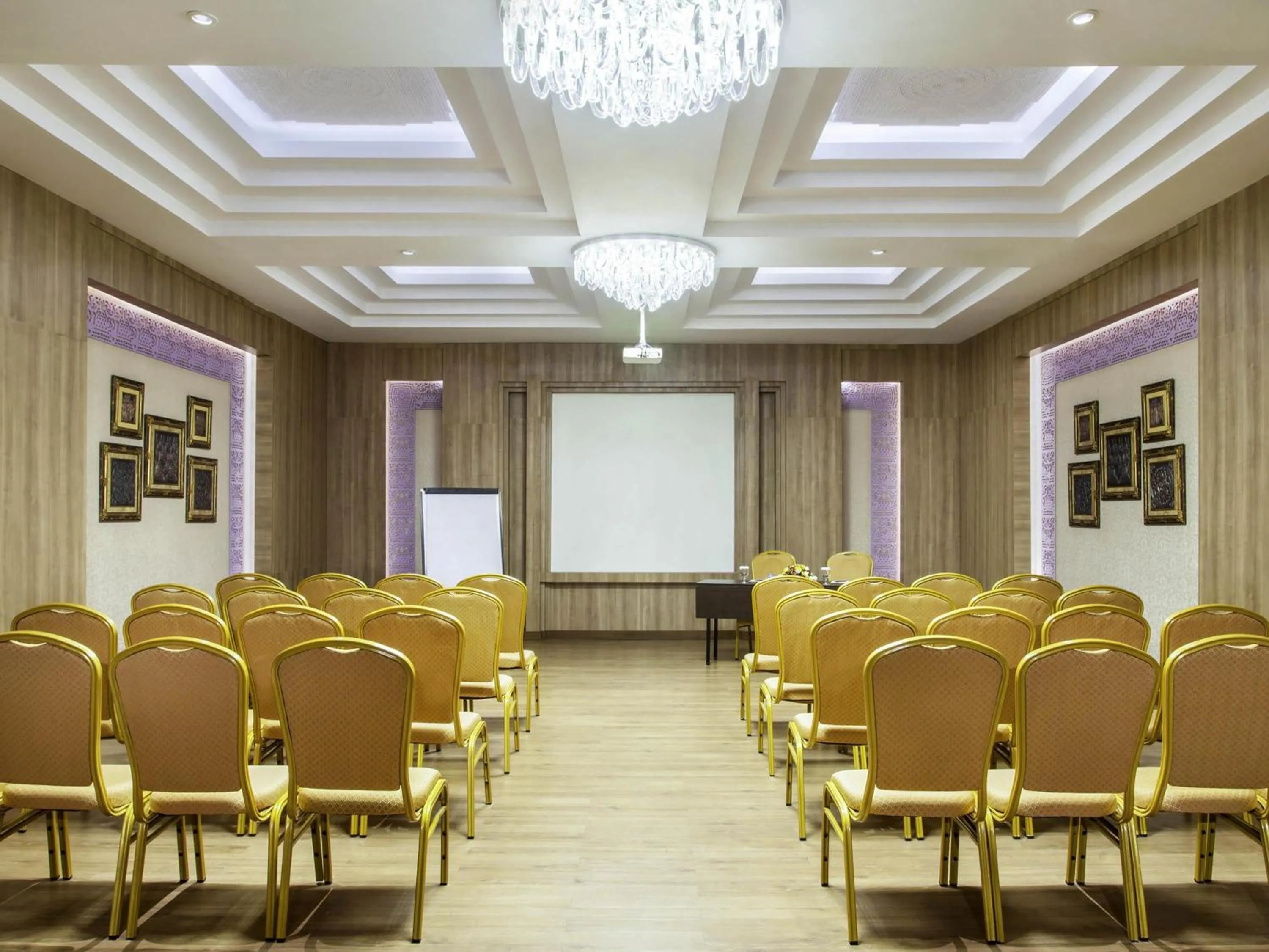 Meeting/conference room in ibis Yogyakarta Adi Sucipto