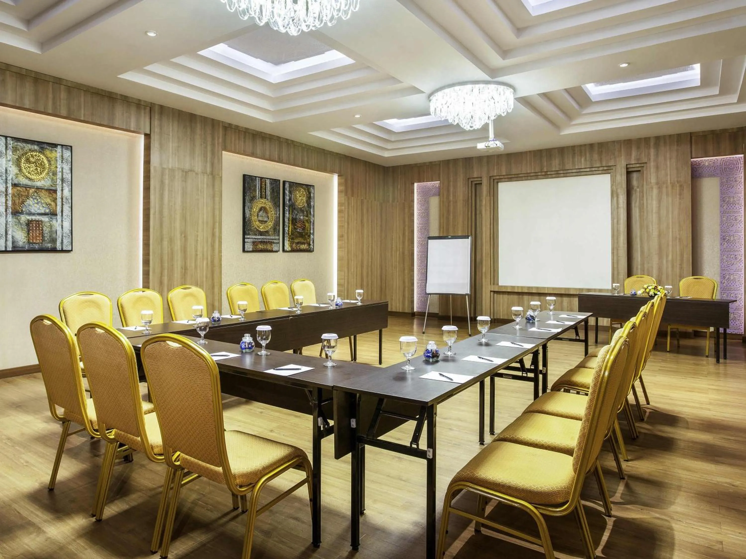 Meeting/conference room in ibis Yogyakarta Adi Sucipto