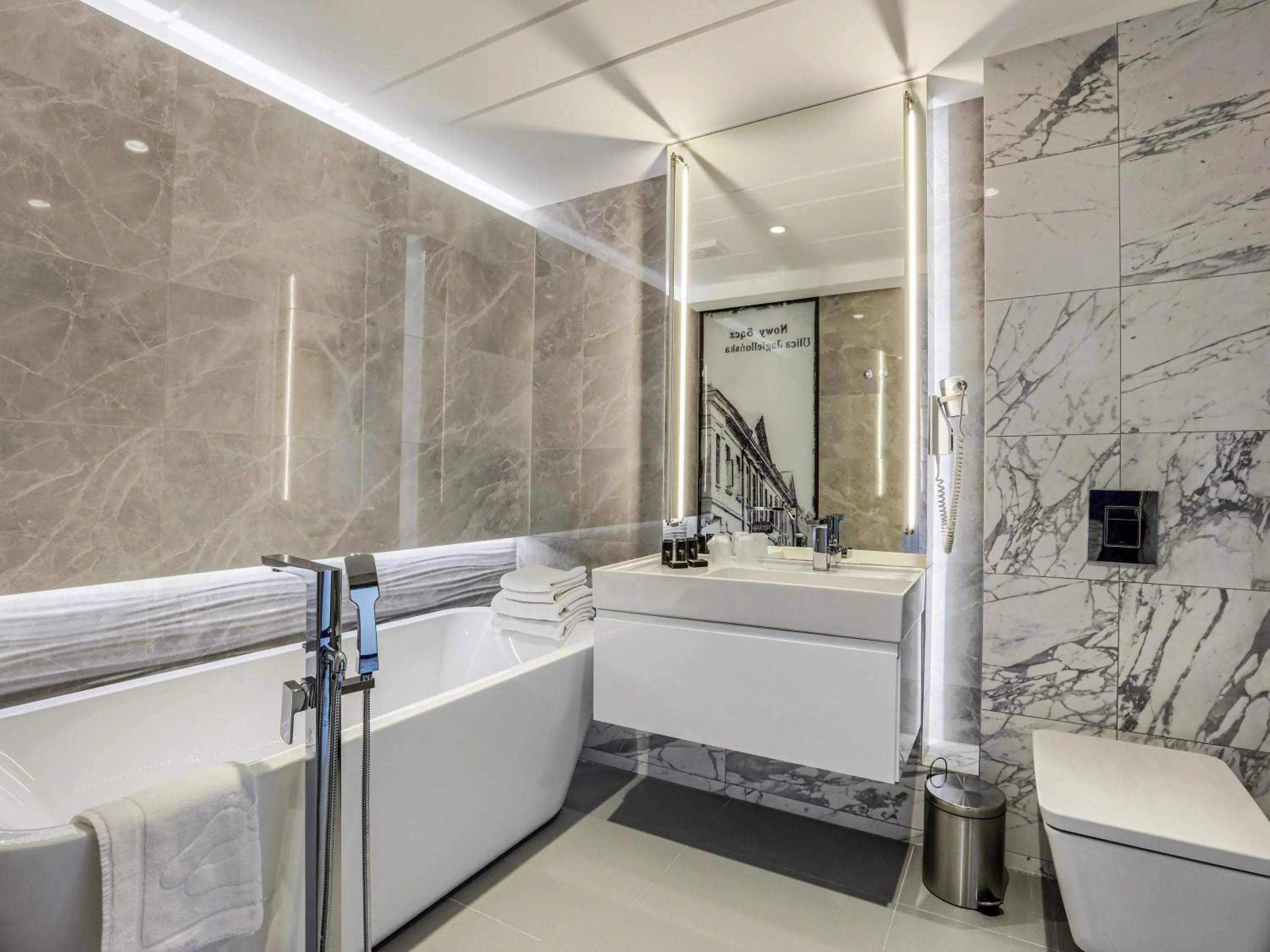 Bedroom in ibis Styles Nowy Sacz