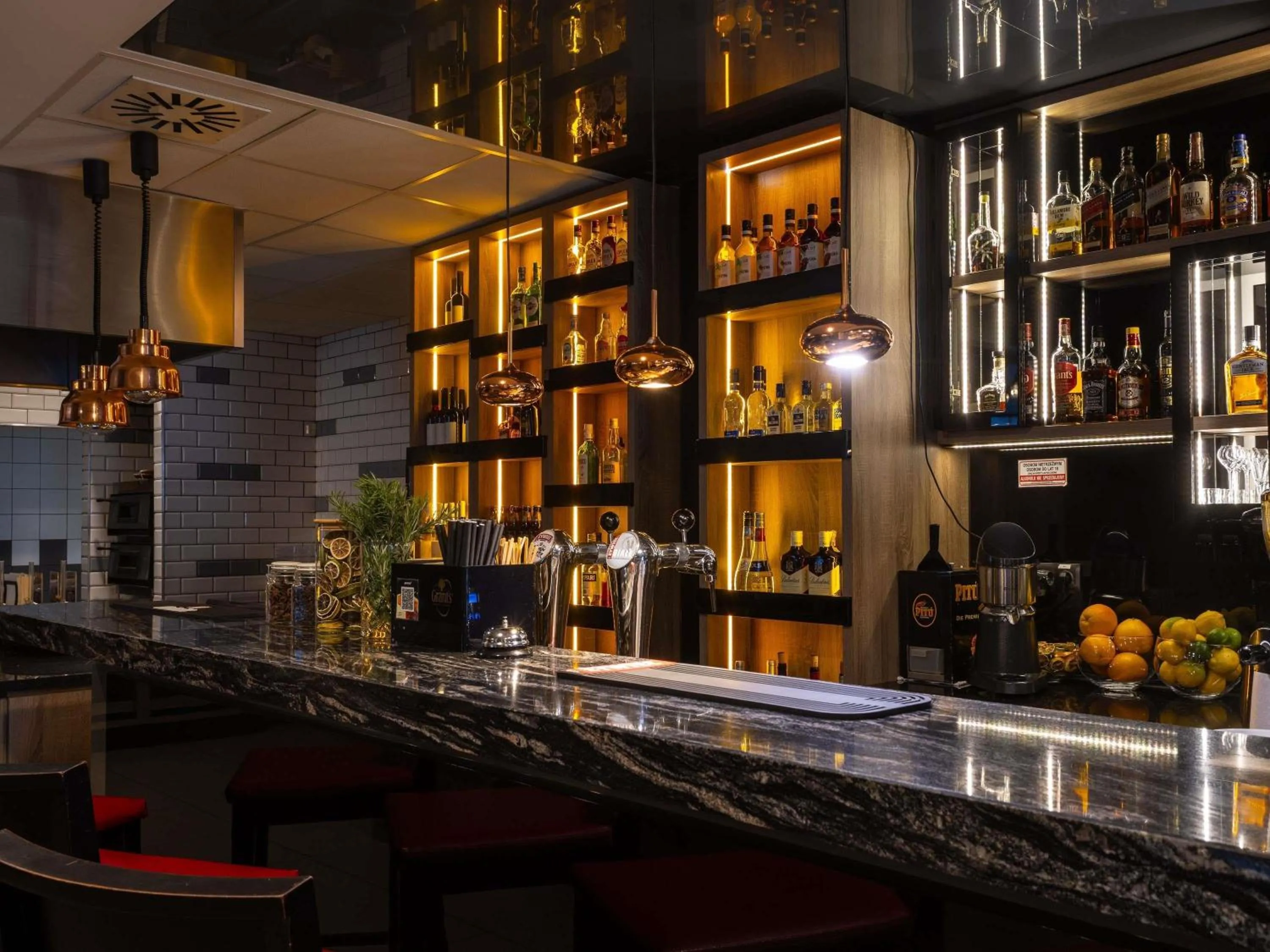 Lounge or bar in ibis Styles Nowy Sacz