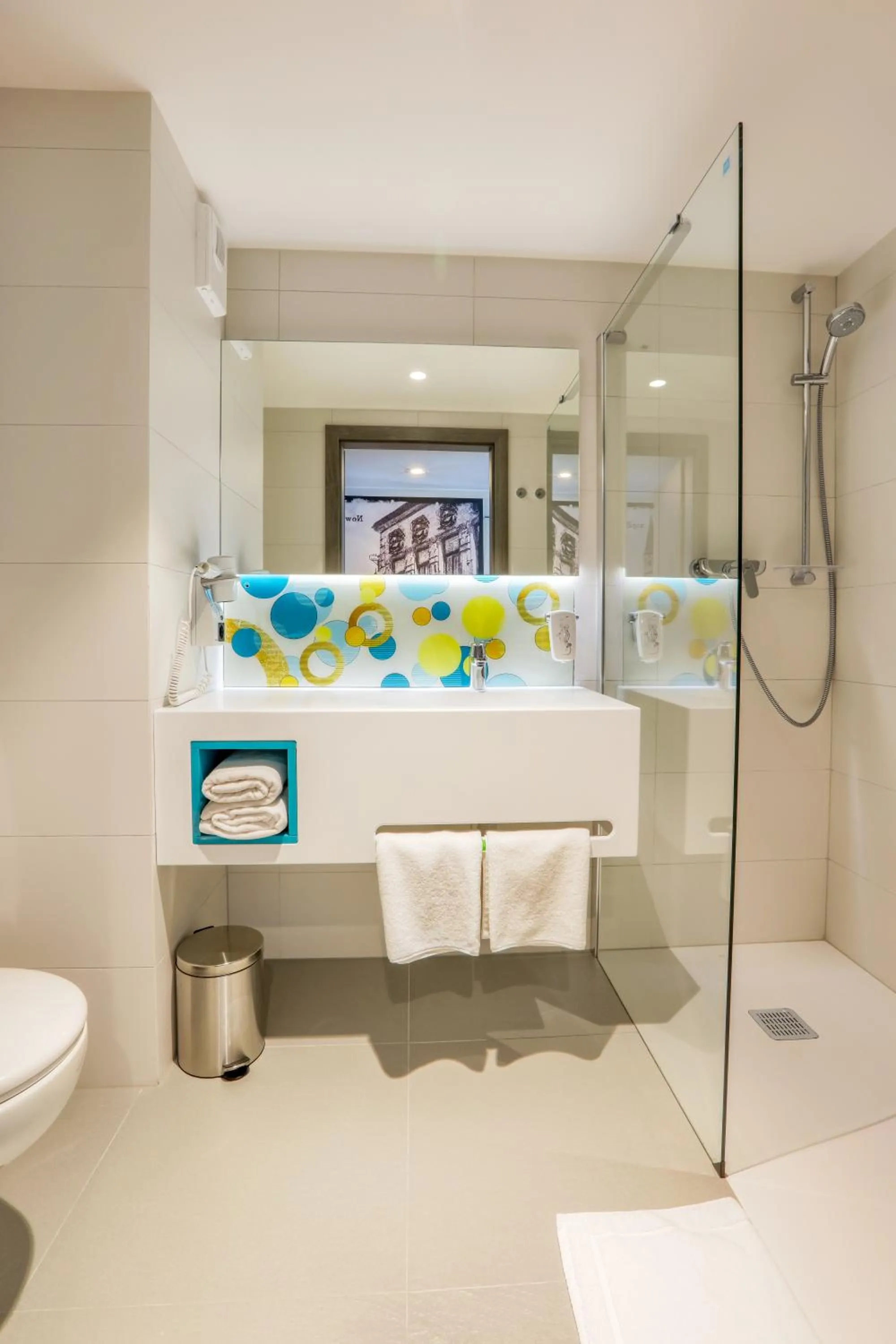 Bathroom, Bed in ibis Styles Nowy Sacz