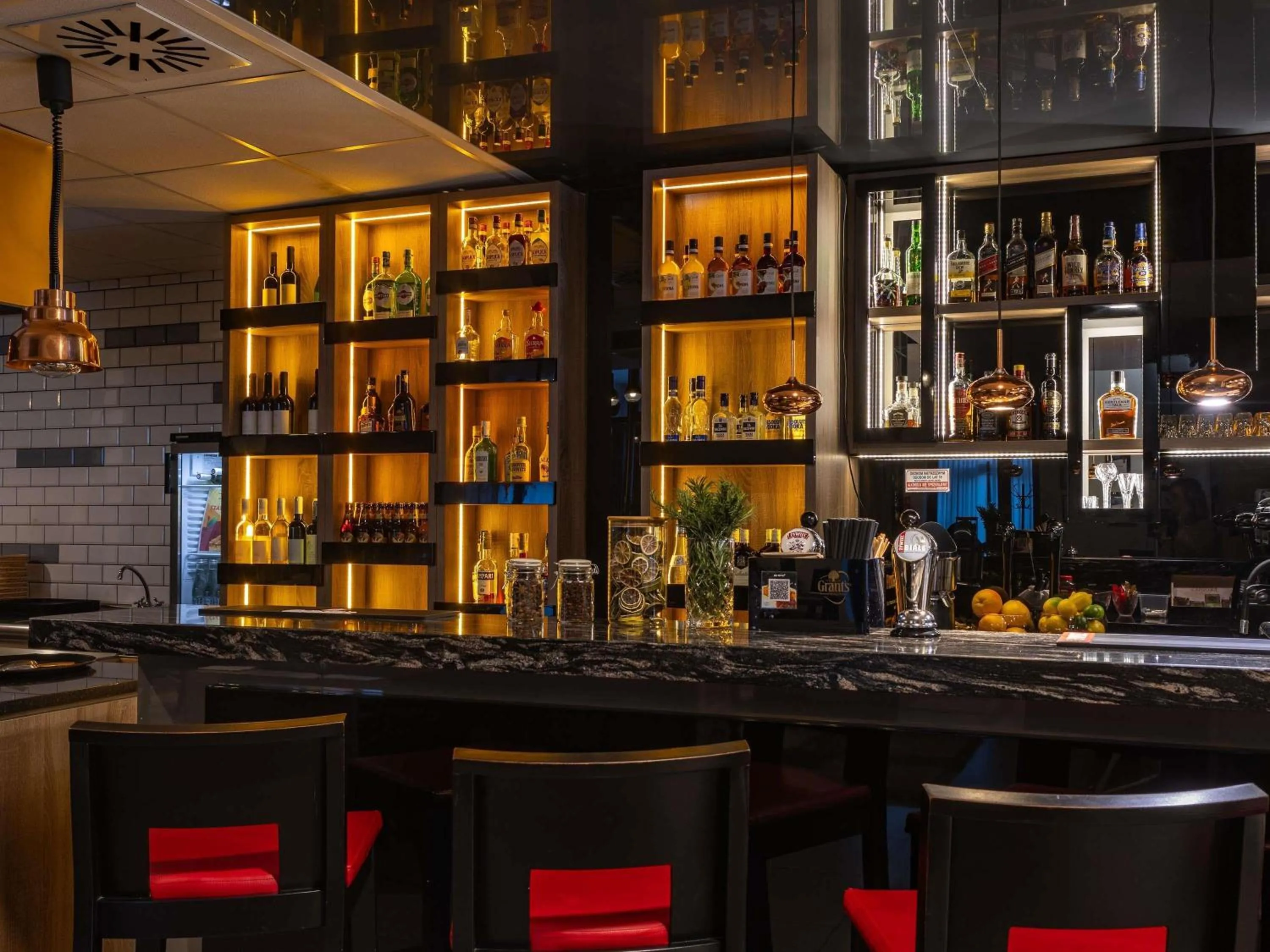 Lounge or bar in ibis Styles Nowy Sacz