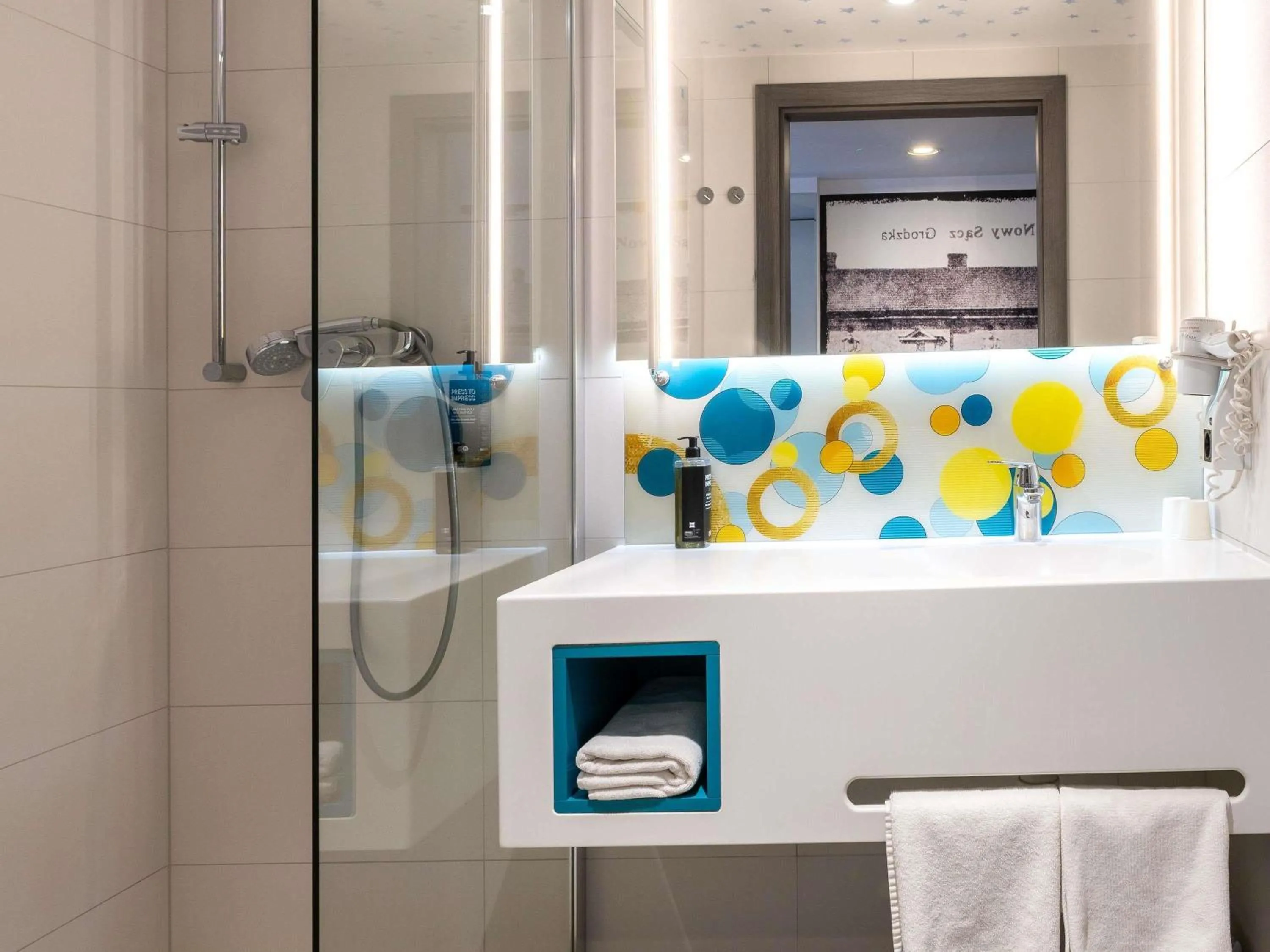 Bedroom in ibis Styles Nowy Sacz