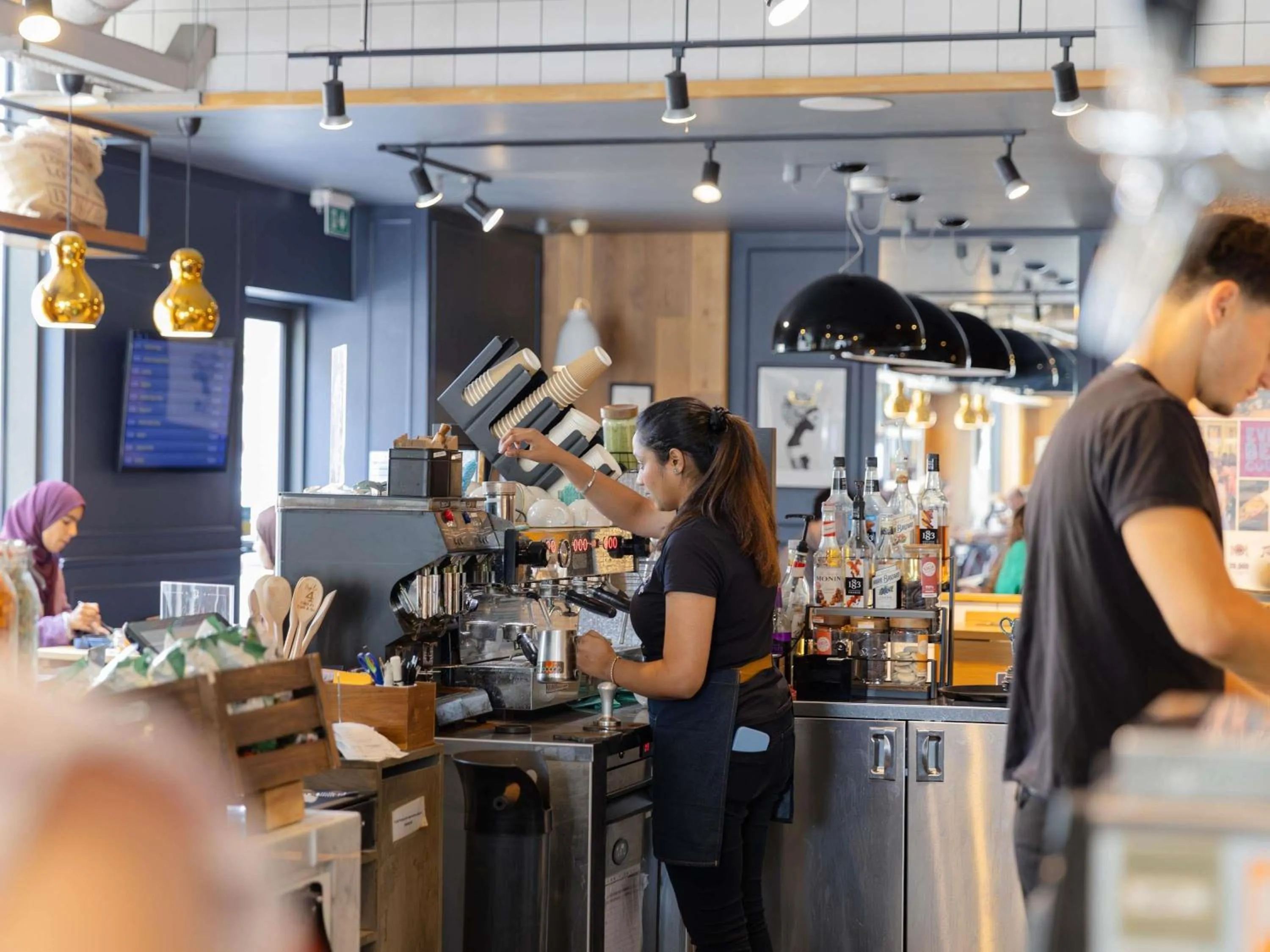 Restaurant/places to eat in ibis Cambridge Central Station