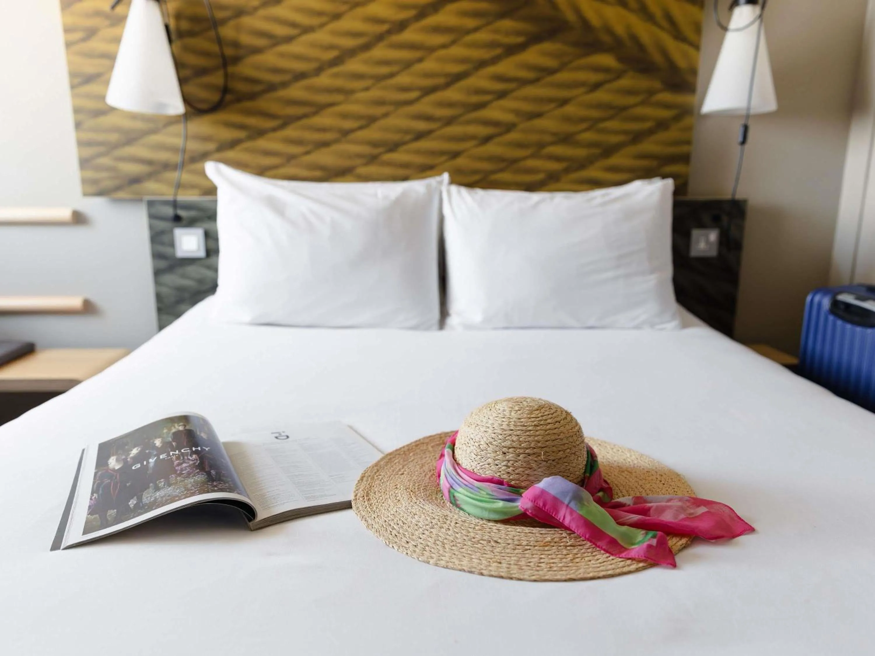 Bedroom, Bed in ibis Cambridge Central Station